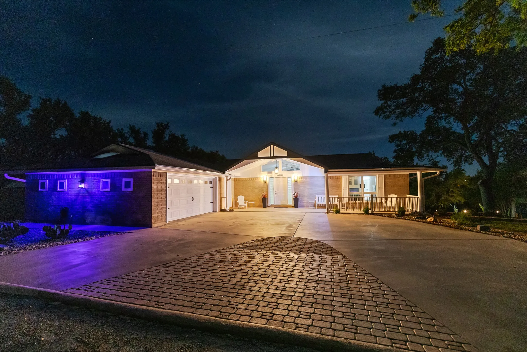 Single Family Residence For Sale in Brown County , 9014 Mesa View Road, Brownwood, Texas 76801, 5 Bedroom, 4 Bathroom, 2 Garage spaces, 3,220 Sqft, built in 1986, Price $569,000, mls#21224101, Real Estate Agent in Brownwood, Homes For Sale in Brown county, Homes For Sale in Brownwood, Realtor in Brownwood Texas, Real Estate Brokerage Independent Realty Texas, Luminita Cordes Realtor