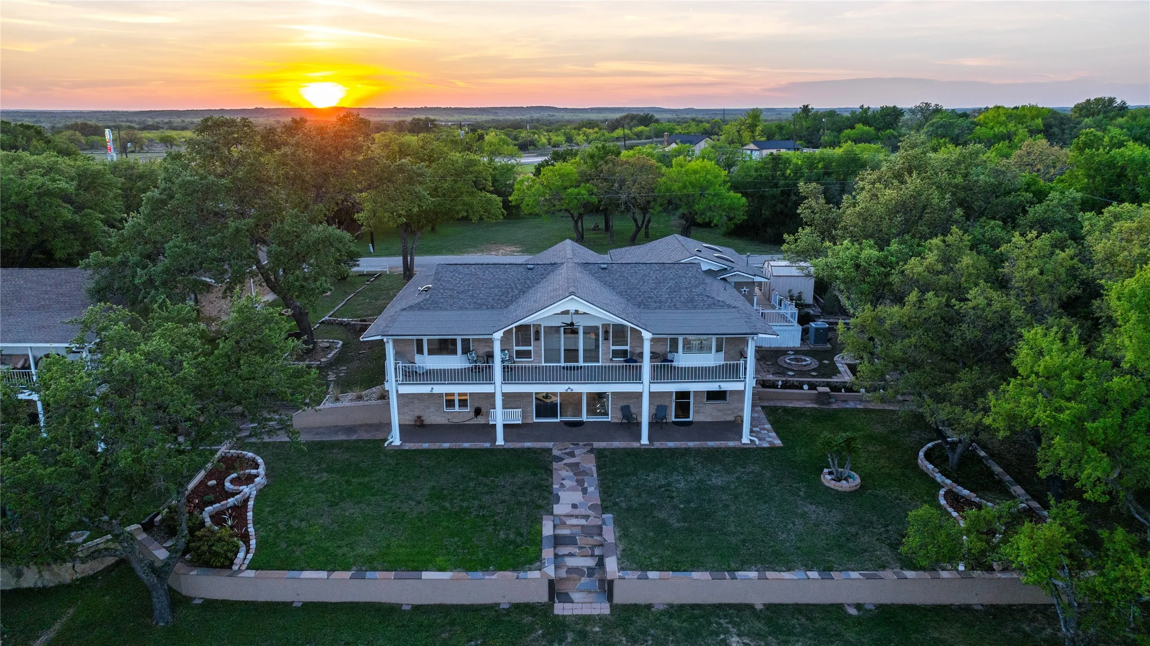 Single Family Residence For Sale in Brown County , 9014 Mesa View Road, Brownwood, Texas 76801, 5 Bedroom, 4 Bathroom, 2 Garage spaces, 3,220 Sqft, built in 1986, Price $569,000, mls#21224101, Real Estate Agent in Brownwood, Homes For Sale in Brown county, Homes For Sale in Brownwood, Realtor in Brownwood Texas, Real Estate Brokerage Independent Realty Texas, Luminita Cordes Realtor