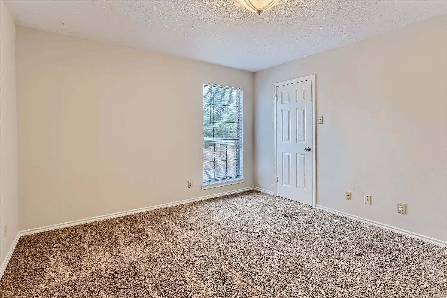 Condominium For Sale in Dallas County , 16301 Ledgemont Lane 269, Addison, Texas 75001, 1 Bedroom, 1 Bathroom, Garage spaces, 746 Sqft, built in 1982, Preowned, mls#21225238, Real Estate Agent in Addison, Homes For Sale in Dallas county, Homes For Sale in Addison, Realtor in Addison Texas, Real Estate Brokerage Independent Realty Texas, Luminita Cordes Realtor