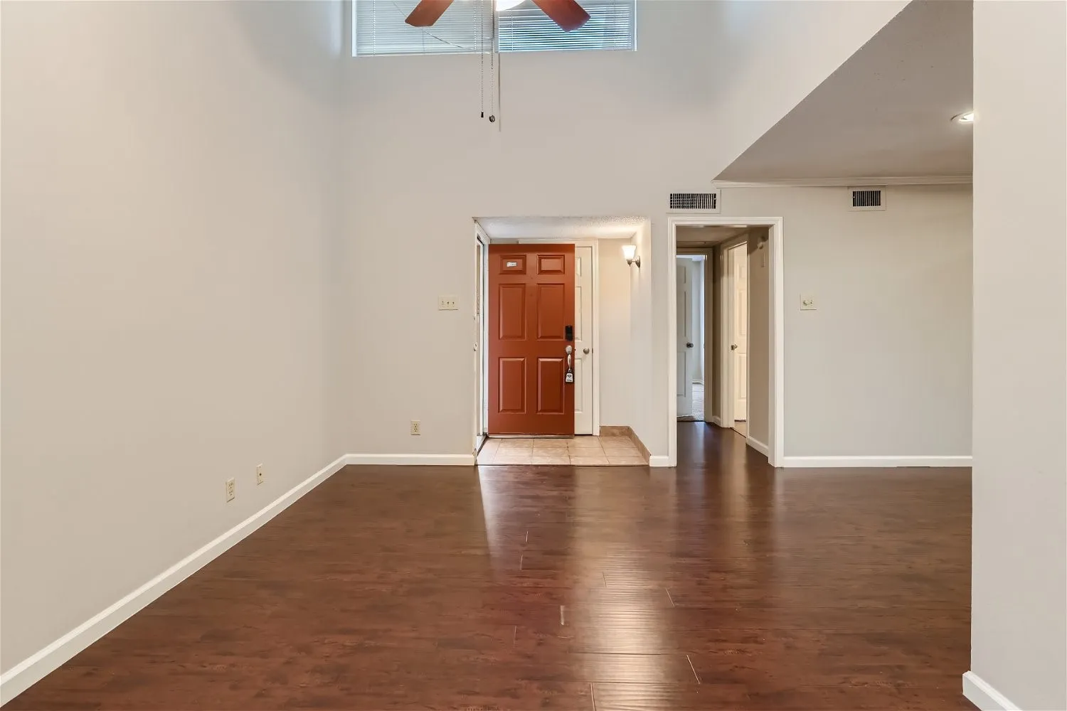 Condominium For Sale in Dallas County , 16301 Ledgemont Lane 269, Addison, Texas 75001, 1 Bedroom, 1 Bathroom, Garage spaces, 746 Sqft, built in 1982, Preowned, mls#21225238, Real Estate Agent in Addison, Homes For Sale in Dallas county, Homes For Sale in Addison, Realtor in Addison Texas, Real Estate Brokerage Independent Realty Texas, Luminita Cordes Realtor