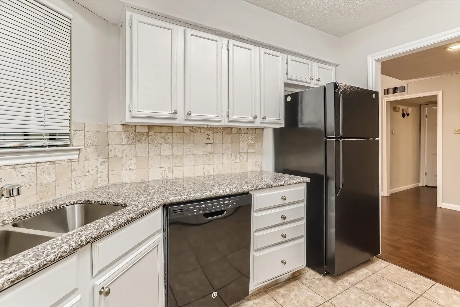 Condominium For Sale in Dallas County , 16301 Ledgemont Lane 269, Addison, Texas 75001, 1 Bedroom, 1 Bathroom, Garage spaces, 746 Sqft, built in 1982, Preowned, mls#21225238, Real Estate Agent in Addison, Homes For Sale in Dallas county, Homes For Sale in Addison, Realtor in Addison Texas, Real Estate Brokerage Independent Realty Texas, Luminita Cordes Realtor