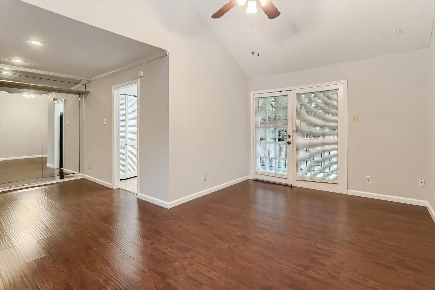 Condominium For Sale in Dallas County , 16301 Ledgemont Lane 269, Addison, Texas 75001, 1 Bedroom, 1 Bathroom, Garage spaces, 746 Sqft, built in 1982, Preowned, mls#21225238, Real Estate Agent in Addison, Homes For Sale in Dallas county, Homes For Sale in Addison, Realtor in Addison Texas, Real Estate Brokerage Independent Realty Texas, Luminita Cordes Realtor