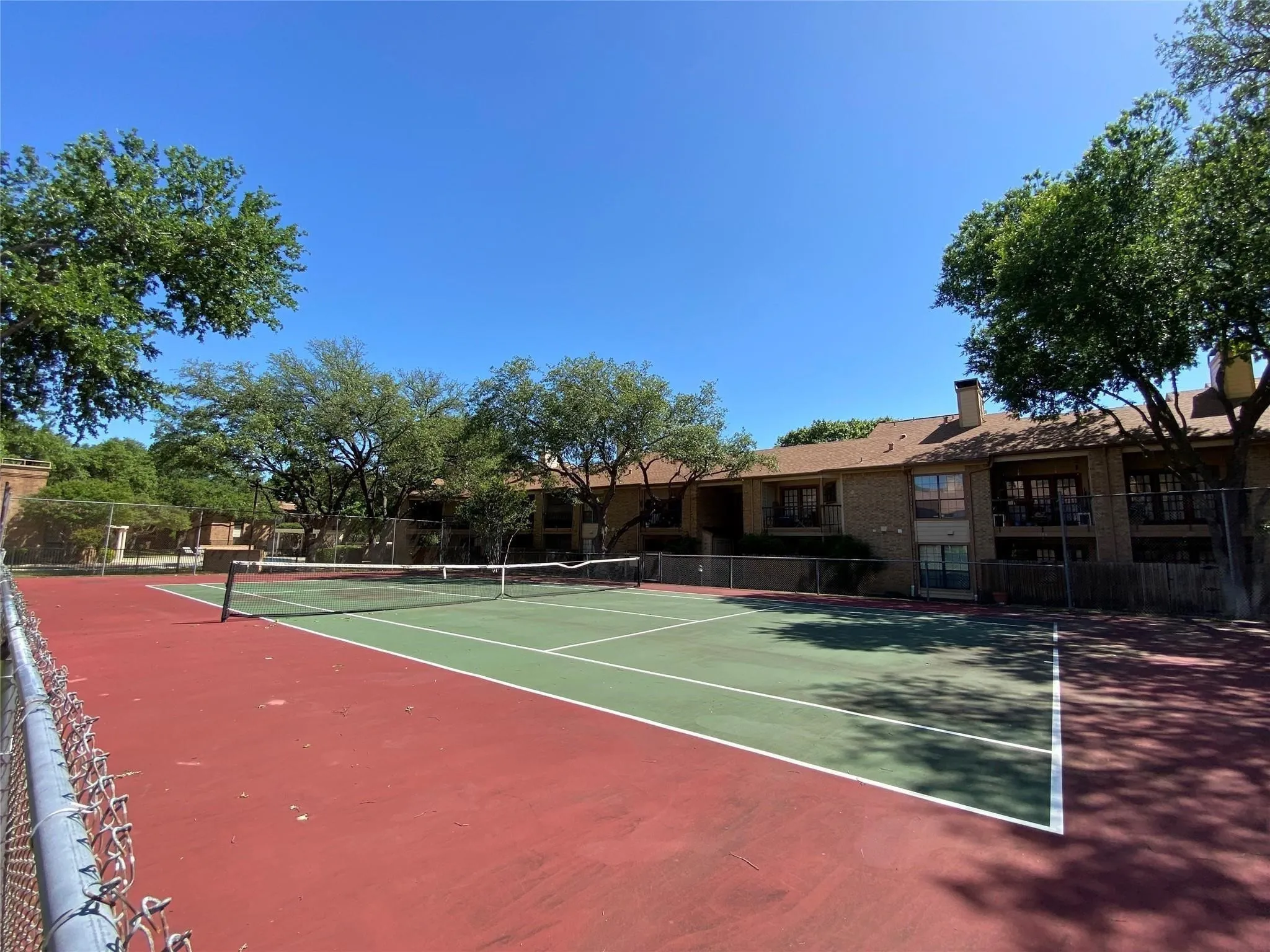 Condominium For Sale in Dallas County , 16301 Ledgemont Lane 269, Addison, Texas 75001, 1 Bedroom, 1 Bathroom, Garage spaces, 746 Sqft, built in 1982, Preowned, mls#21225238, Real Estate Agent in Addison, Homes For Sale in Dallas county, Homes For Sale in Addison, Realtor in Addison Texas, Real Estate Brokerage Independent Realty Texas, Luminita Cordes Realtor