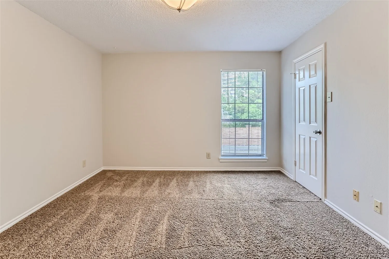 Condominium For Sale in Dallas County , 16301 Ledgemont Lane 269, Addison, Texas 75001, 1 Bedroom, 1 Bathroom, Garage spaces, 746 Sqft, built in 1982, Preowned, mls#21225238, Real Estate Agent in Addison, Homes For Sale in Dallas county, Homes For Sale in Addison, Realtor in Addison Texas, Real Estate Brokerage Independent Realty Texas, Luminita Cordes Realtor