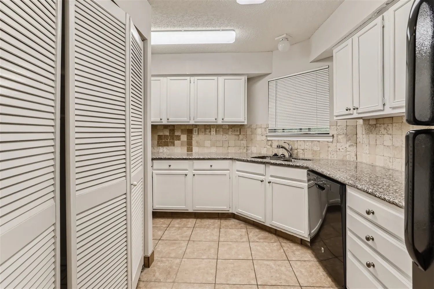 Condominium For Sale in Dallas County , 16301 Ledgemont Lane 269, Addison, Texas 75001, 1 Bedroom, 1 Bathroom, Garage spaces, 746 Sqft, built in 1982, Preowned, mls#21225238, Real Estate Agent in Addison, Homes For Sale in Dallas county, Homes For Sale in Addison, Realtor in Addison Texas, Real Estate Brokerage Independent Realty Texas, Luminita Cordes Realtor