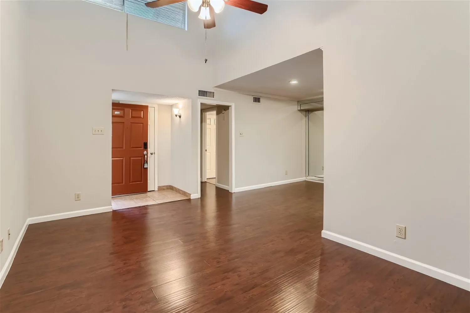 Condominium For Sale in Dallas County , 16301 Ledgemont Lane 269, Addison, Texas 75001, 1 Bedroom, 1 Bathroom, Garage spaces, 746 Sqft, built in 1982, Preowned, mls#21225238, Real Estate Agent in Addison, Homes For Sale in Dallas county, Homes For Sale in Addison, Realtor in Addison Texas, Real Estate Brokerage Independent Realty Texas, Luminita Cordes Realtor
