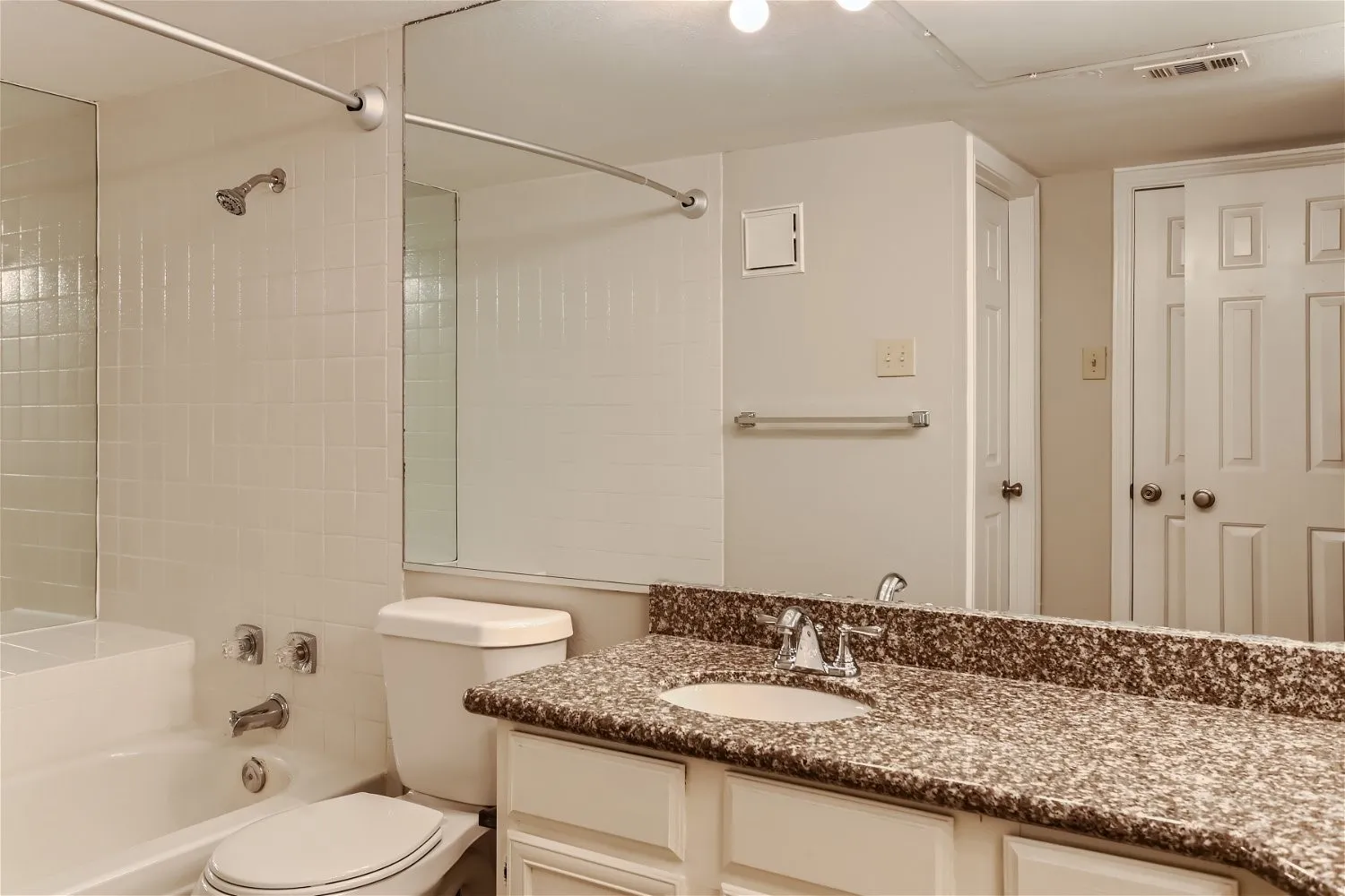 Condominium For Sale in Dallas County , 16301 Ledgemont Lane 269, Addison, Texas 75001, 1 Bedroom, 1 Bathroom, Garage spaces, 746 Sqft, built in 1982, Preowned, mls#21225238, Real Estate Agent in Addison, Homes For Sale in Dallas county, Homes For Sale in Addison, Realtor in Addison Texas, Real Estate Brokerage Independent Realty Texas, Luminita Cordes Realtor