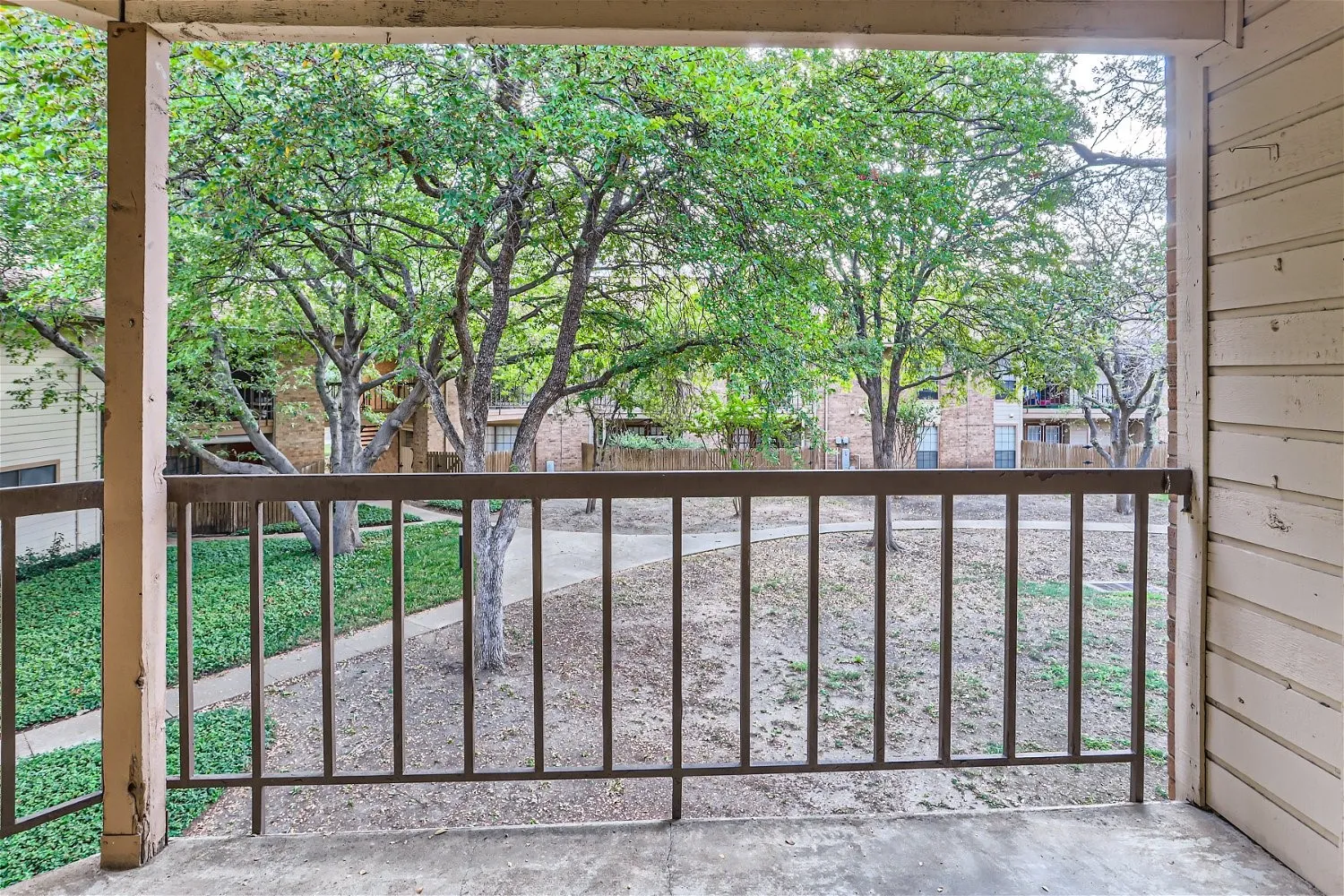 Condominium For Sale in Dallas County , 16301 Ledgemont Lane 269, Addison, Texas 75001, 1 Bedroom, 1 Bathroom, Garage spaces, 746 Sqft, built in 1982, Preowned, mls#21225238, Real Estate Agent in Addison, Homes For Sale in Dallas county, Homes For Sale in Addison, Realtor in Addison Texas, Real Estate Brokerage Independent Realty Texas, Luminita Cordes Realtor