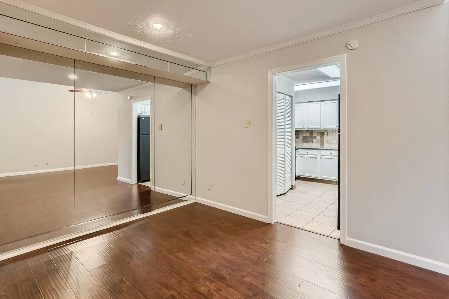Condominium For Sale in Dallas County , 16301 Ledgemont Lane 269, Addison, Texas 75001, 1 Bedroom, 1 Bathroom, Garage spaces, 746 Sqft, built in 1982, Preowned, mls#21225238, Real Estate Agent in Addison, Homes For Sale in Dallas county, Homes For Sale in Addison, Realtor in Addison Texas, Real Estate Brokerage Independent Realty Texas, Luminita Cordes Realtor
