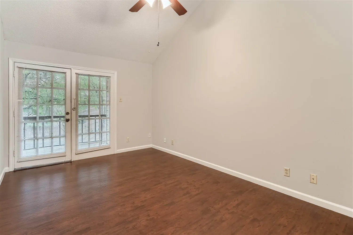 Condominium For Sale in Dallas County , 16301 Ledgemont Lane 269, Addison, Texas 75001, 1 Bedroom, 1 Bathroom, Garage spaces, 746 Sqft, built in 1982, Preowned, mls#21225238, Real Estate Agent in Addison, Homes For Sale in Dallas county, Homes For Sale in Addison, Realtor in Addison Texas, Real Estate Brokerage Independent Realty Texas, Luminita Cordes Realtor
