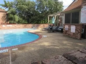 Community pool & clubhouse
