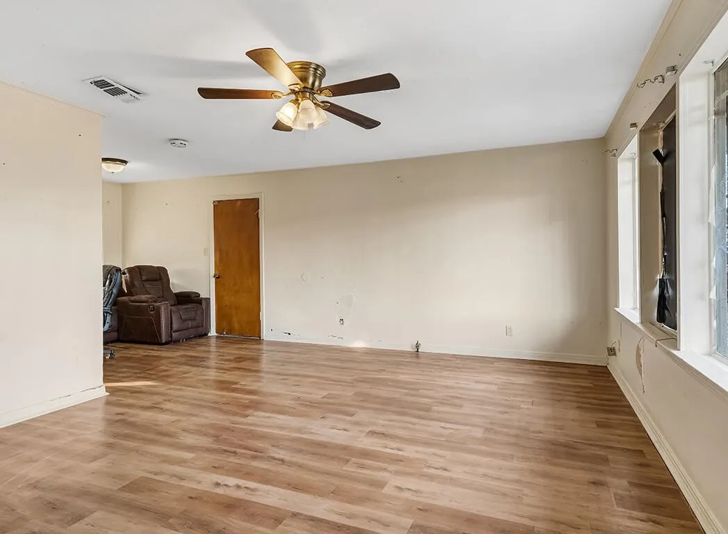 Single Family Residence For Sale in Bowie County , 1121 Wheeler Street, Texarkana, Texas 75503, 3 Bedrooms, 2 Bathrooms, Garage spaces, 1,198 Sqft, built in 1971, Price $97,000, mls#21225287, Real Estate Agent in Texarkana, Homes For Sale in Bowie county, Homes For Sale in Texarkana, Realtor in Texarkana Texas, Real Estate Brokerage Independent Realty Texas, Luminita Cordes Realtor