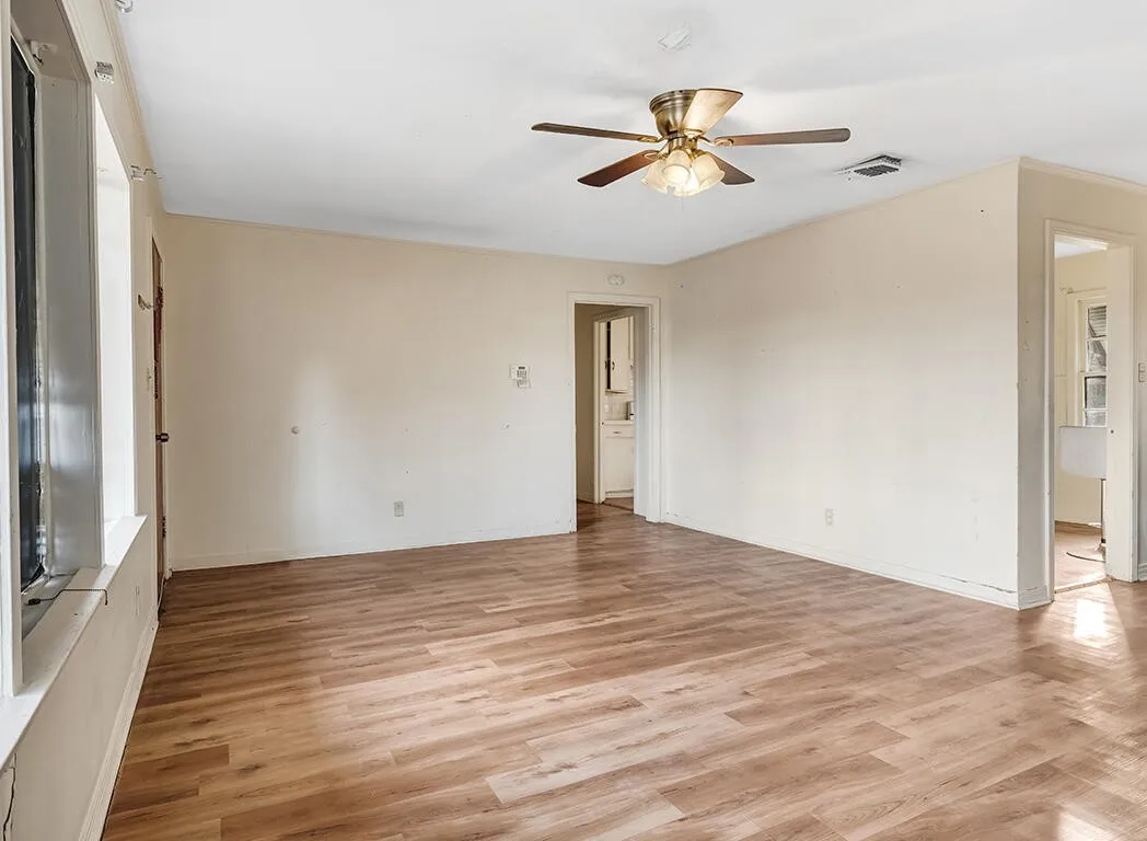 Single Family Residence For Sale in Bowie County , 1121 Wheeler Street, Texarkana, Texas 75503, 3 Bedrooms, 2 Bathrooms, Garage spaces, 1,198 Sqft, built in 1971, Price $97,000, mls#21225287, Real Estate Agent in Texarkana, Homes For Sale in Bowie county, Homes For Sale in Texarkana, Realtor in Texarkana Texas, Real Estate Brokerage Independent Realty Texas, Luminita Cordes Realtor