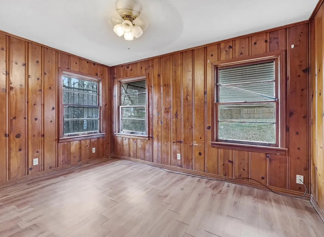 Single Family Residence For Sale in Bowie County , 1121 Wheeler Street, Texarkana, Texas 75503, 3 Bedrooms, 2 Bathrooms, Garage spaces, 1,198 Sqft, built in 1971, Price $97,000, mls#21225287, Real Estate Agent in Texarkana, Homes For Sale in Bowie county, Homes For Sale in Texarkana, Realtor in Texarkana Texas, Real Estate Brokerage Independent Realty Texas, Luminita Cordes Realtor