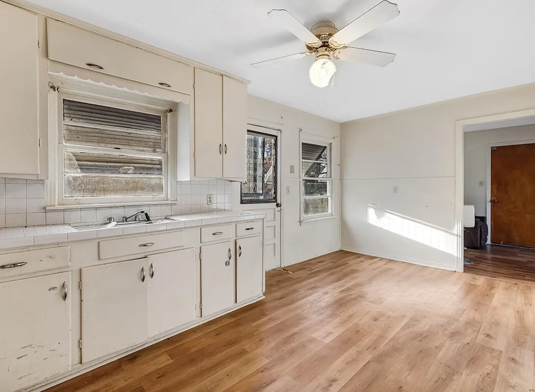 Single Family Residence For Sale in Bowie County , 1121 Wheeler Street, Texarkana, Texas 75503, 3 Bedrooms, 2 Bathrooms, Garage spaces, 1,198 Sqft, built in 1971, Price $97,000, mls#21225287, Real Estate Agent in Texarkana, Homes For Sale in Bowie county, Homes For Sale in Texarkana, Realtor in Texarkana Texas, Real Estate Brokerage Independent Realty Texas, Luminita Cordes Realtor