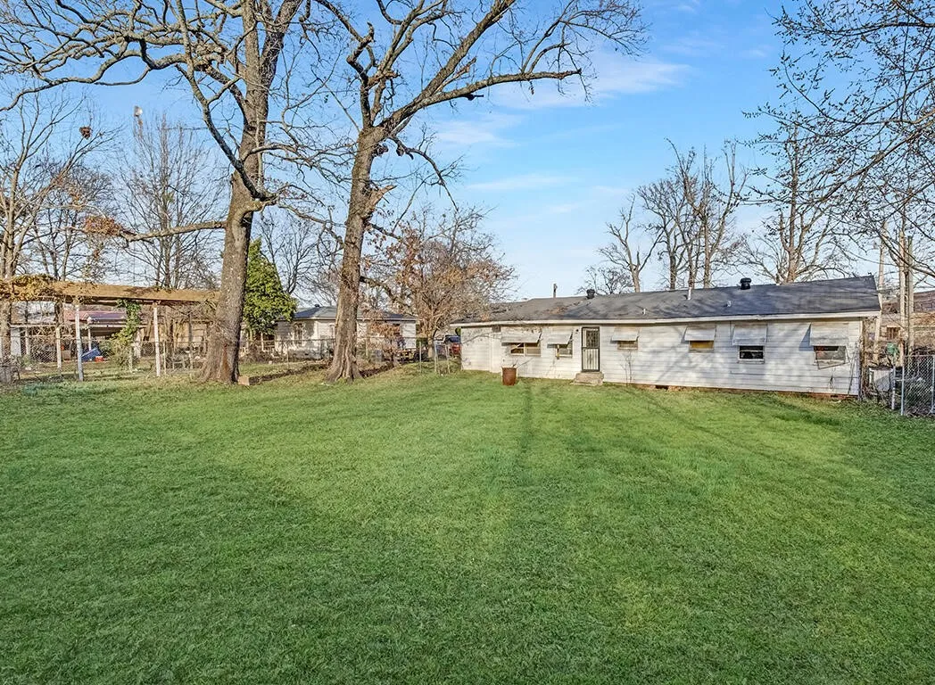 Single Family Residence For Sale in Bowie County , 1121 Wheeler Street, Texarkana, Texas 75503, 3 Bedrooms, 2 Bathrooms, Garage spaces, 1,198 Sqft, built in 1971, Price $97,000, mls#21225287, Real Estate Agent in Texarkana, Homes For Sale in Bowie county, Homes For Sale in Texarkana, Realtor in Texarkana Texas, Real Estate Brokerage Independent Realty Texas, Luminita Cordes Realtor