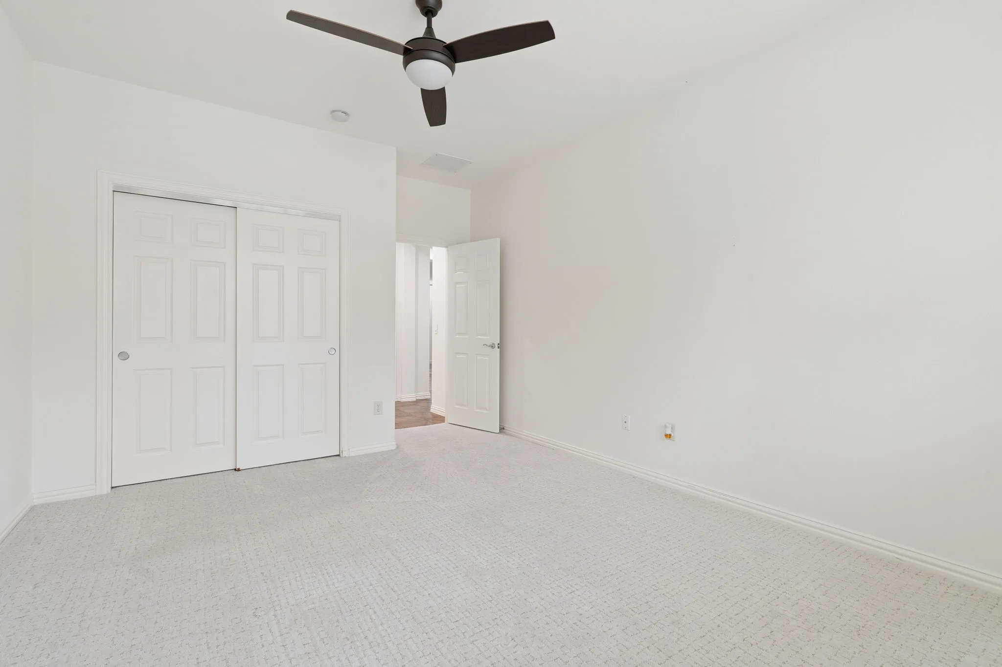 Secondary bedroom