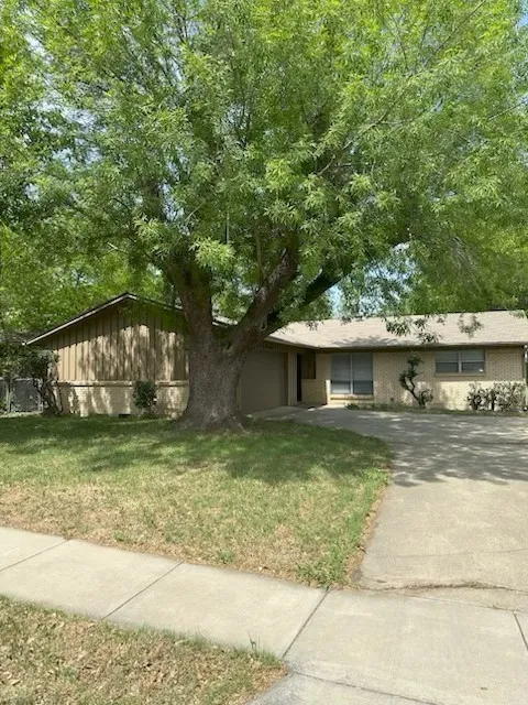 Single Family Residence For Sale in Denton County , 1716 Westchester Street, Denton, Texas 76201, 3 Bedroom, 2 Bathroom, 2 Garage spaces, 1,532 Sqft, built in 1964, Preowned, mls#21225061, Real Estate Agent in Denton, Homes For Sale in Denton county, Homes For Sale in Denton, Realtor in Denton Texas, Real Estate Brokerage Independent Realty Texas, Luminita Cordes Realtor