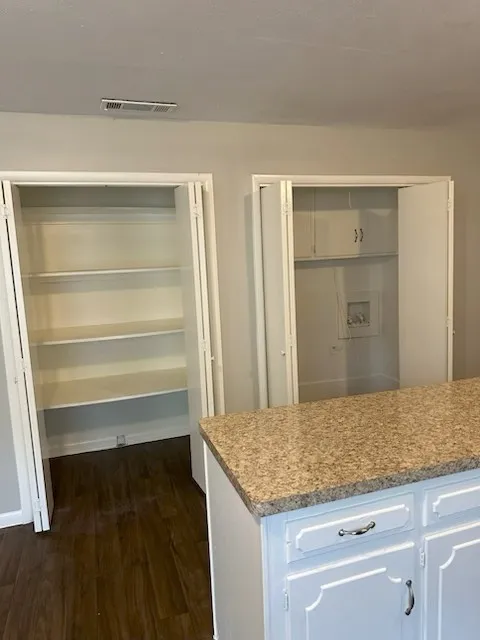 Single Family Residence For Sale in Denton County , 1716 Westchester Street, Denton, Texas 76201, 3 Bedroom, 2 Bathroom, 2 Garage spaces, 1,532 Sqft, built in 1964, Preowned, mls#21225061, Real Estate Agent in Denton, Homes For Sale in Denton county, Homes For Sale in Denton, Realtor in Denton Texas, Real Estate Brokerage Independent Realty Texas, Luminita Cordes Realtor