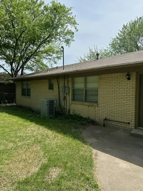 Single Family Residence For Sale in Denton County , 1716 Westchester Street, Denton, Texas 76201, 3 Bedroom, 2 Bathroom, 2 Garage spaces, 1,532 Sqft, built in 1964, Preowned, mls#21225061, Real Estate Agent in Denton, Homes For Sale in Denton county, Homes For Sale in Denton, Realtor in Denton Texas, Real Estate Brokerage Independent Realty Texas, Luminita Cordes Realtor