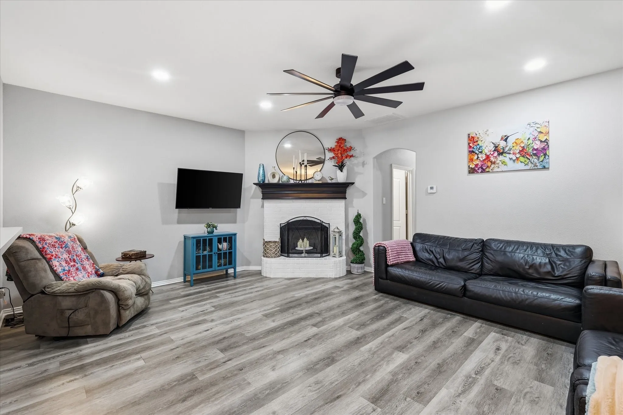 Single Family Residence For Sale in Tarrant County , 5621 Swords Drive, Fort Worth, Texas 76137, 3 Bedrooms, 2 Bathrooms, 1 Garage spaces, 1,371 Sqft, built in 2000, Price $292,000, mls#21225347, Real Estate Agent in Fort Worth, Homes For Sale in Tarrant county, Homes For Sale in Fort Worth, Realtor in Fort Worth Texas, Real Estate Brokerage Independent Realty Texas, Luminita Cordes Realtor