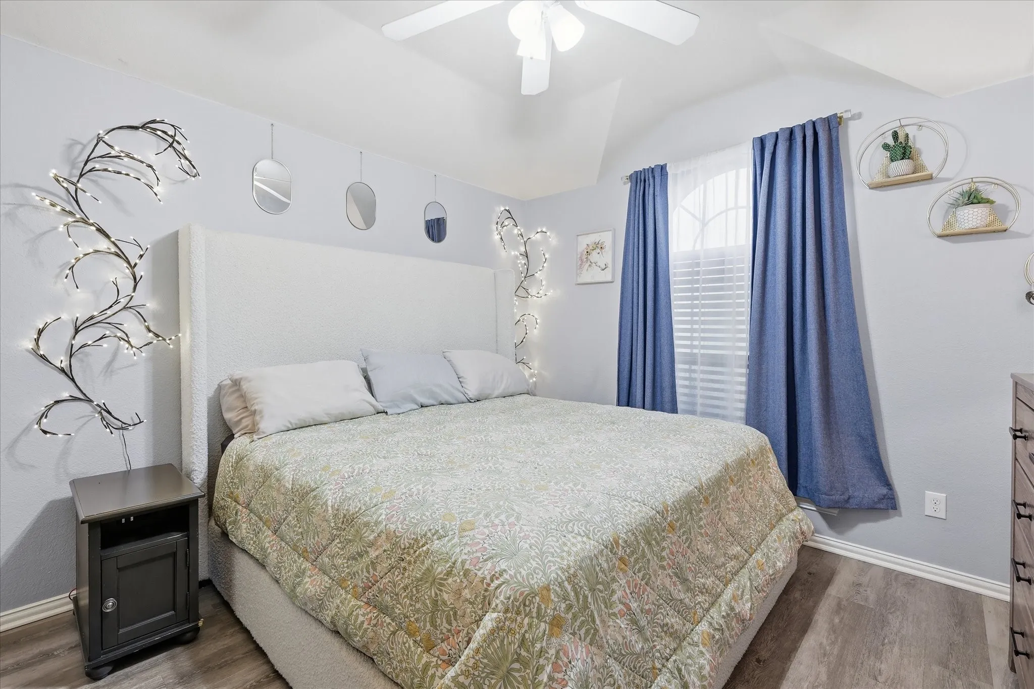 Single Family Residence For Sale in Tarrant County , 5621 Swords Drive, Fort Worth, Texas 76137, 3 Bedrooms, 2 Bathrooms, 1 Garage spaces, 1,371 Sqft, built in 2000, Price $292,000, mls#21225347, Real Estate Agent in Fort Worth, Homes For Sale in Tarrant county, Homes For Sale in Fort Worth, Realtor in Fort Worth Texas, Real Estate Brokerage Independent Realty Texas, Luminita Cordes Realtor