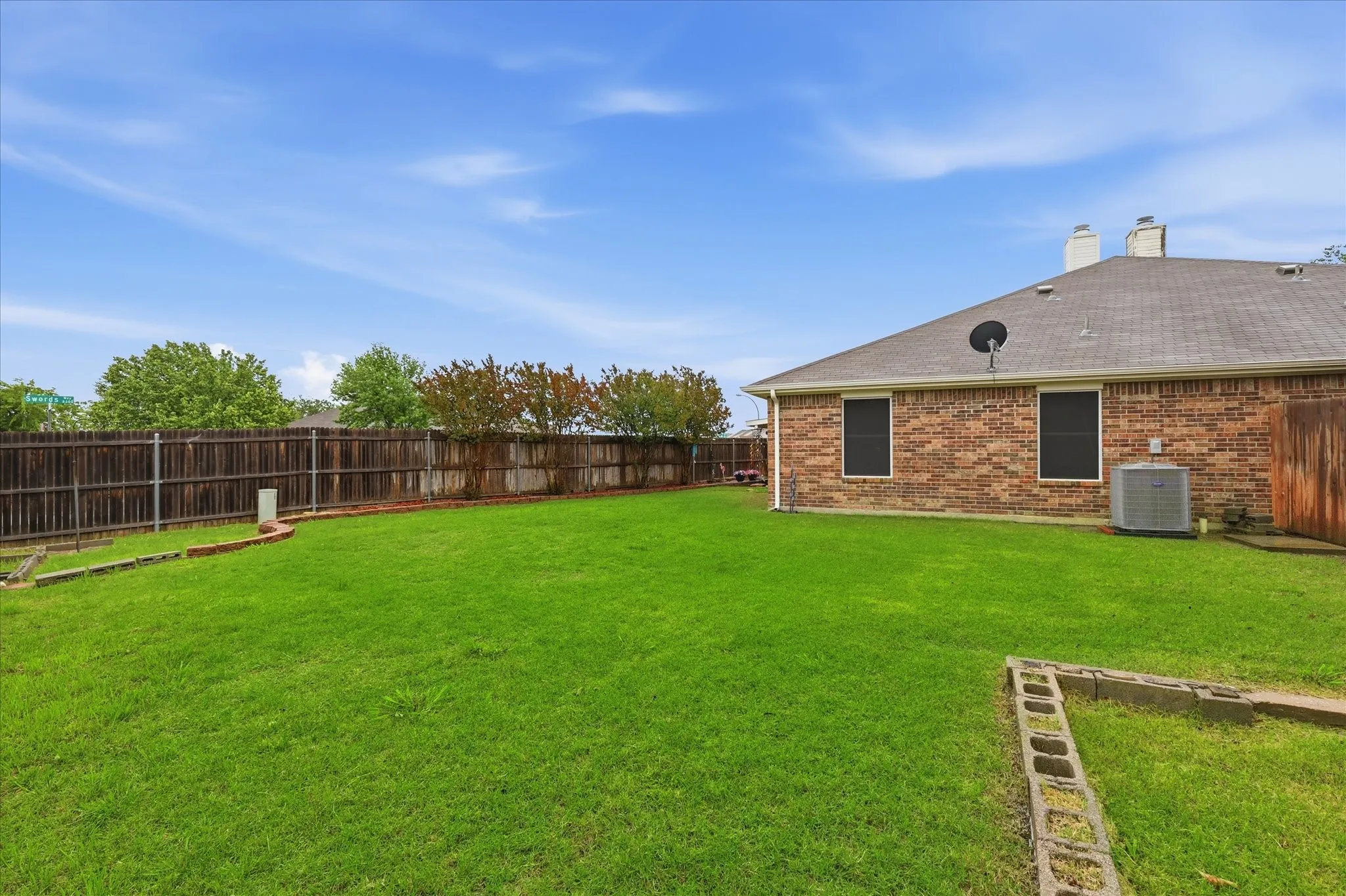 Single Family Residence For Sale in Tarrant County , 5621 Swords Drive, Fort Worth, Texas 76137, 3 Bedrooms, 2 Bathrooms, 1 Garage spaces, 1,371 Sqft, built in 2000, Price $292,000, mls#21225347, Real Estate Agent in Fort Worth, Homes For Sale in Tarrant county, Homes For Sale in Fort Worth, Realtor in Fort Worth Texas, Real Estate Brokerage Independent Realty Texas, Luminita Cordes Realtor