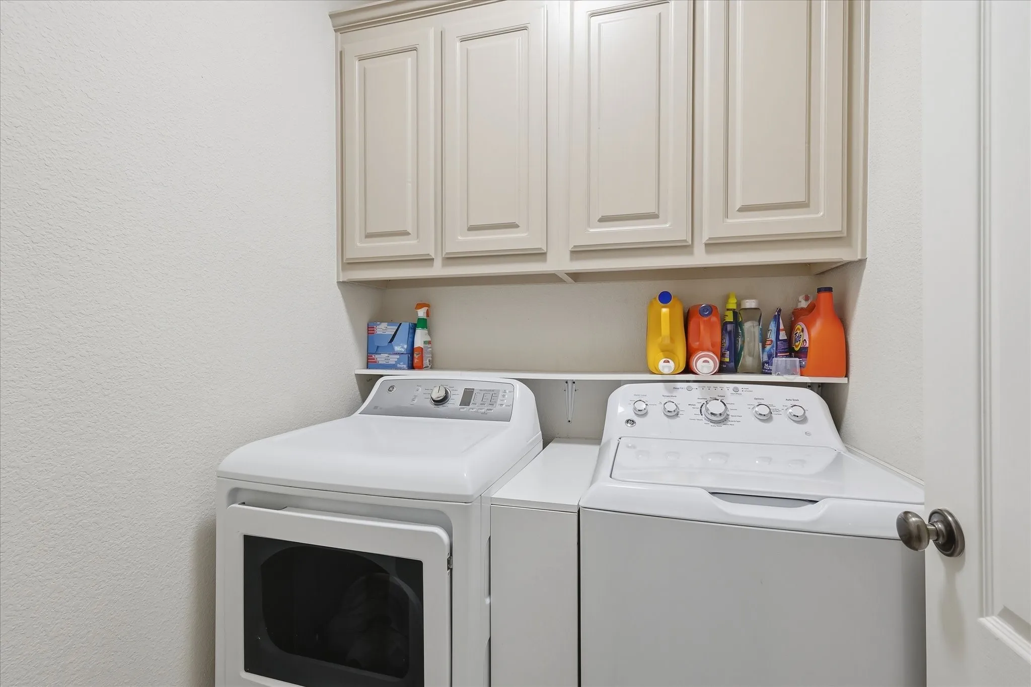 Single Family Residence For Sale in Tarrant County , 5621 Swords Drive, Fort Worth, Texas 76137, 3 Bedrooms, 2 Bathrooms, 1 Garage spaces, 1,371 Sqft, built in 2000, Price $292,000, mls#21225347, Real Estate Agent in Fort Worth, Homes For Sale in Tarrant county, Homes For Sale in Fort Worth, Realtor in Fort Worth Texas, Real Estate Brokerage Independent Realty Texas, Luminita Cordes Realtor