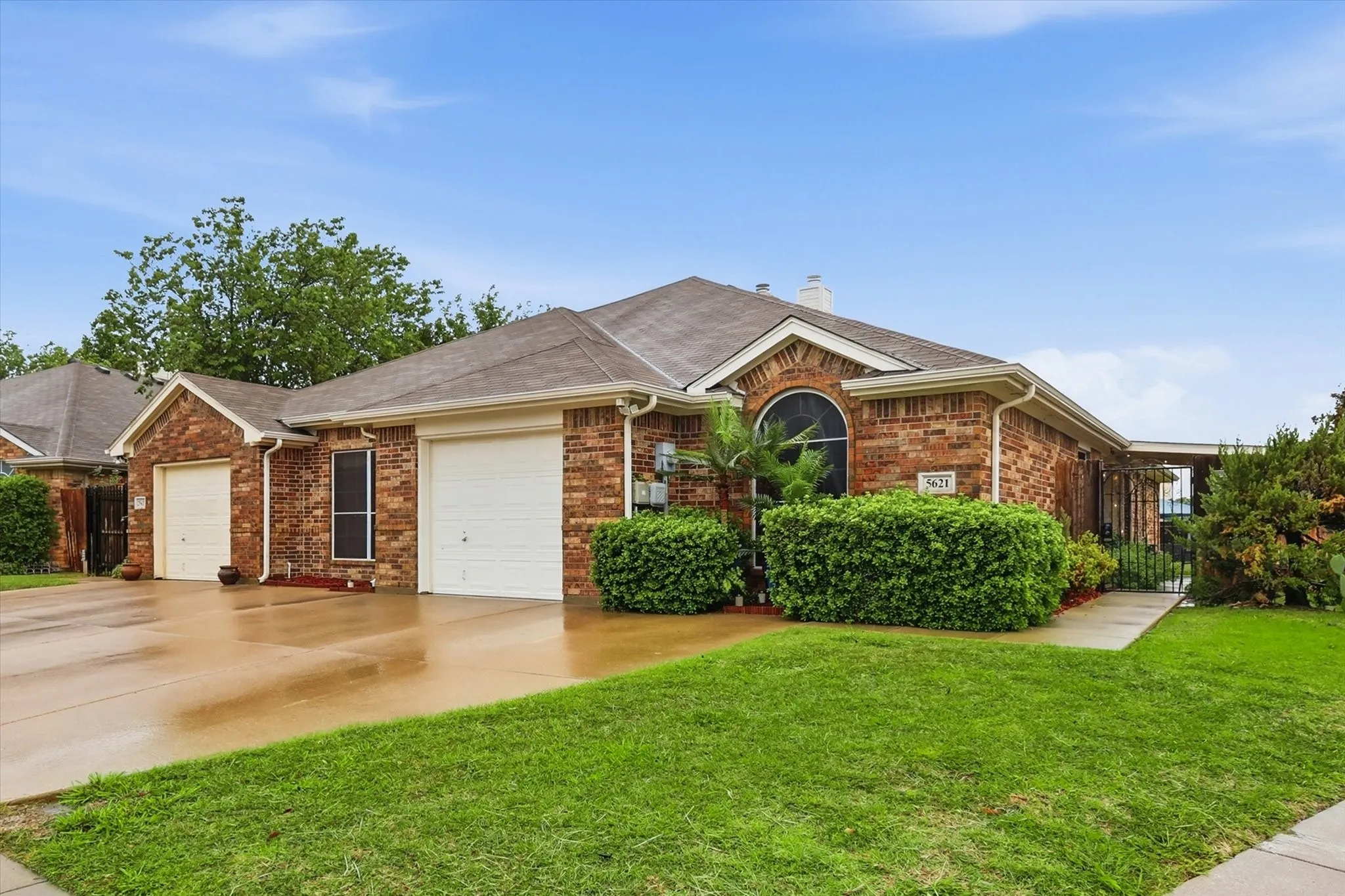 Single Family Residence For Sale in Tarrant County , 5621 Swords Drive, Fort Worth, Texas 76137, 3 Bedrooms, 2 Bathrooms, 1 Garage spaces, 1,371 Sqft, built in 2000, Price $292,000, mls#21225347, Real Estate Agent in Fort Worth, Homes For Sale in Tarrant county, Homes For Sale in Fort Worth, Realtor in Fort Worth Texas, Real Estate Brokerage Independent Realty Texas, Luminita Cordes Realtor
