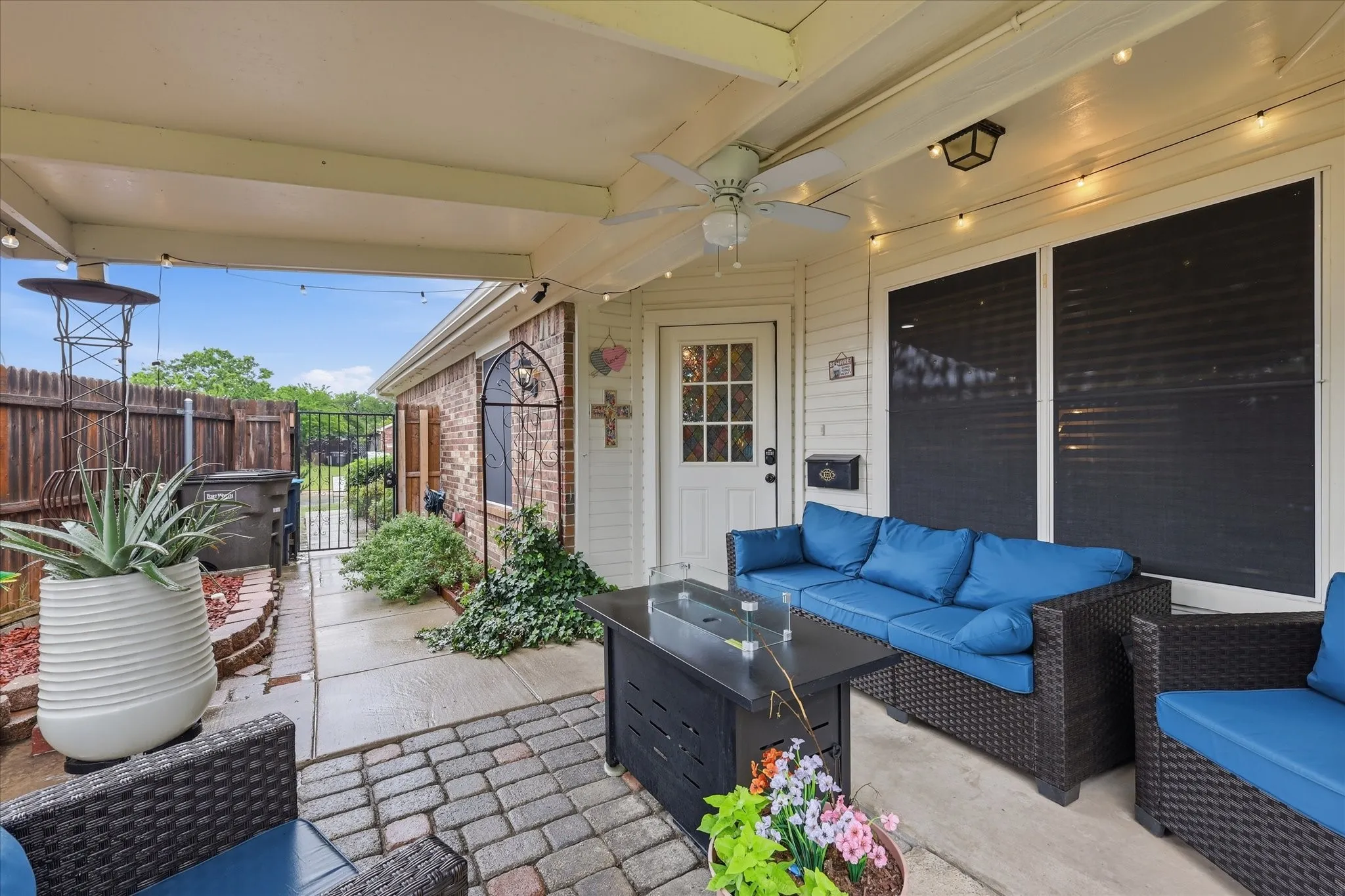 Single Family Residence For Sale in Tarrant County , 5621 Swords Drive, Fort Worth, Texas 76137, 3 Bedrooms, 2 Bathrooms, 1 Garage spaces, 1,371 Sqft, built in 2000, Price $292,000, mls#21225347, Real Estate Agent in Fort Worth, Homes For Sale in Tarrant county, Homes For Sale in Fort Worth, Realtor in Fort Worth Texas, Real Estate Brokerage Independent Realty Texas, Luminita Cordes Realtor