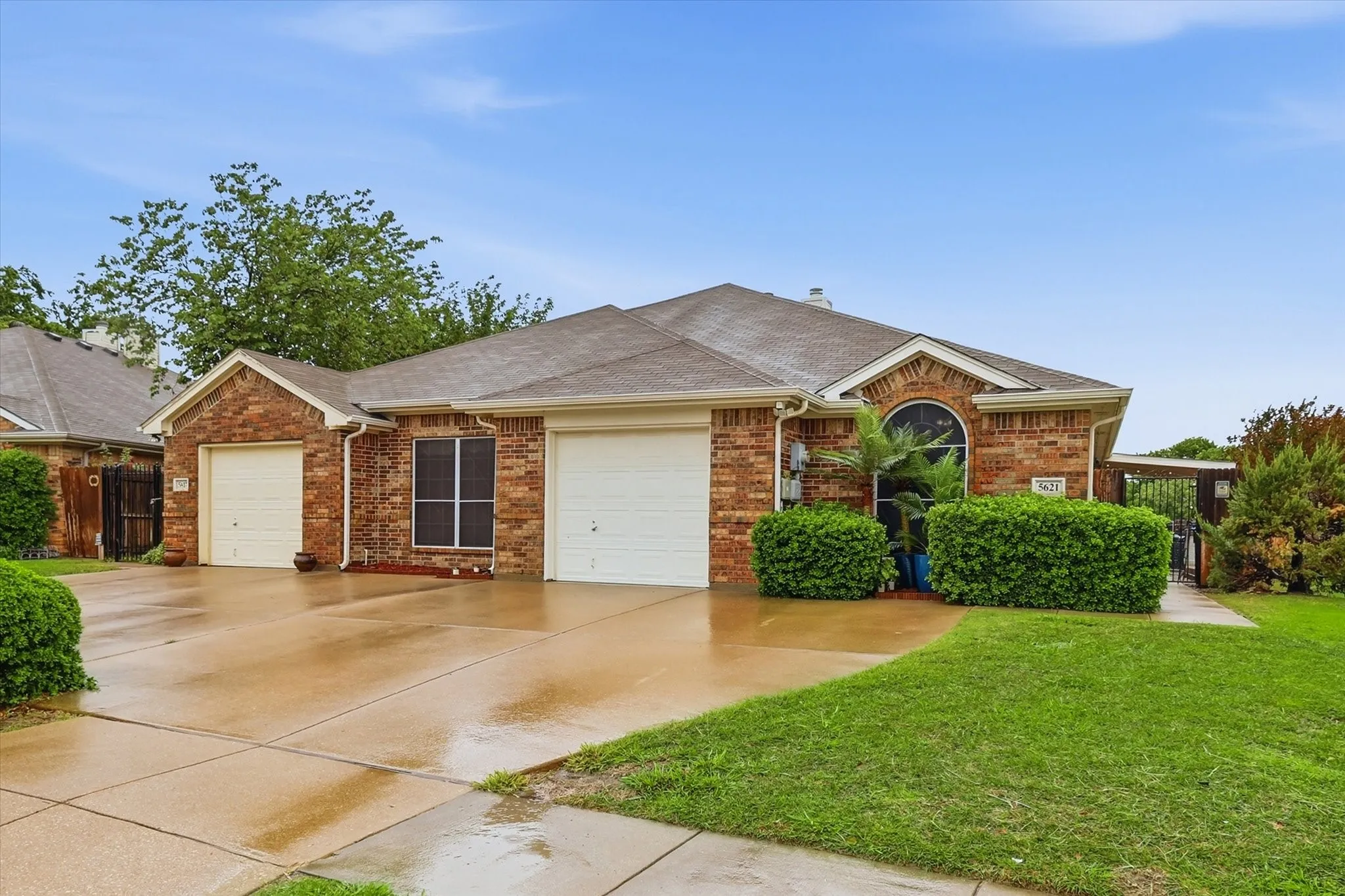 Single Family Residence For Sale in Tarrant County , 5621 Swords Drive, Fort Worth, Texas 76137, 3 Bedrooms, 2 Bathrooms, 1 Garage spaces, 1,371 Sqft, built in 2000, Price $292,000, mls#21225347, Real Estate Agent in Fort Worth, Homes For Sale in Tarrant county, Homes For Sale in Fort Worth, Realtor in Fort Worth Texas, Real Estate Brokerage Independent Realty Texas, Luminita Cordes Realtor