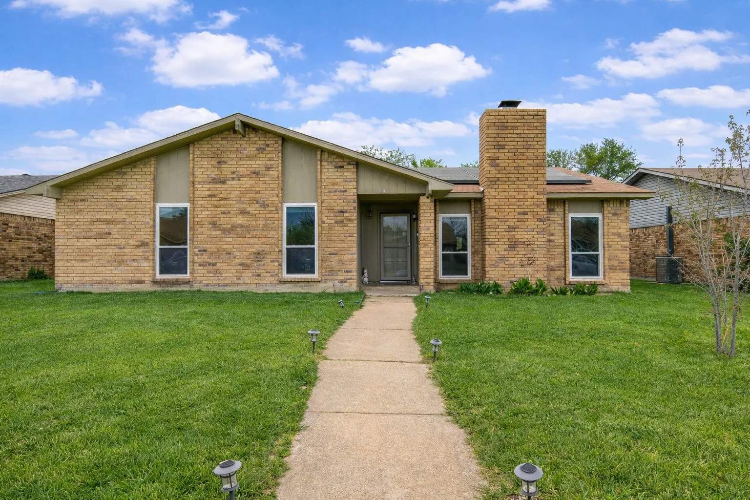 Single Family Residence For Sale in Dallas County , 310 Willow Springs Court, Coppell, Texas 75019, 4 Bedroom, 2 Bathroom, 2 Garage spaces, 1,980 Sqft, built in 1979, Preowned, mls#21223022, Real Estate Agent in Coppell, Homes For Sale in Dallas county, Homes For Sale in Coppell, Realtor in Coppell Texas, Real Estate Brokerage Independent Realty Texas, Luminita Cordes Realtor