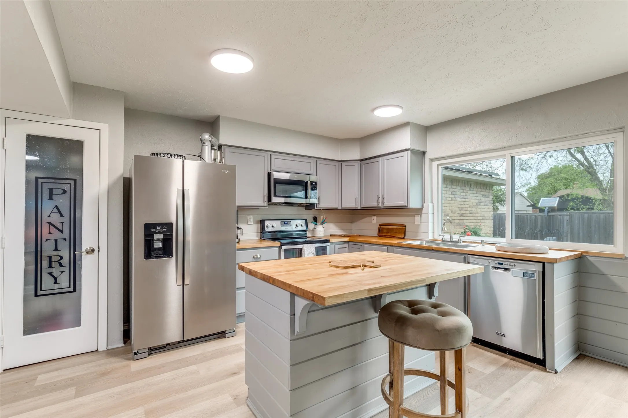 Single Family Residence For Sale in Dallas County , 310 Willow Springs Court, Coppell, Texas 75019, 4 Bedroom, 2 Bathroom, 2 Garage spaces, 1,980 Sqft, built in 1979, Preowned, mls#21223022, Real Estate Agent in Coppell, Homes For Sale in Dallas county, Homes For Sale in Coppell, Realtor in Coppell Texas, Real Estate Brokerage Independent Realty Texas, Luminita Cordes Realtor