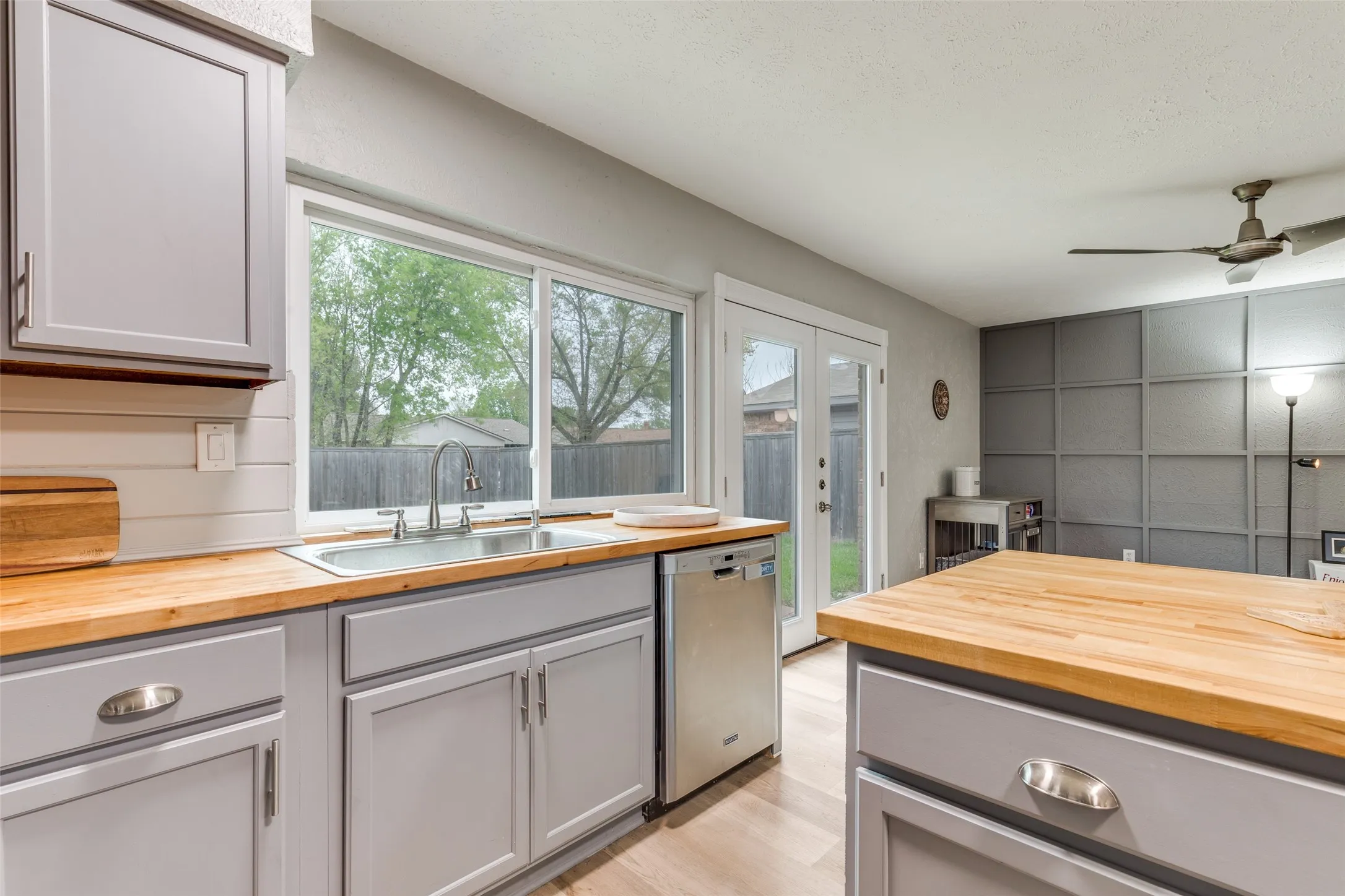 Single Family Residence For Sale in Dallas County , 310 Willow Springs Court, Coppell, Texas 75019, 4 Bedroom, 2 Bathroom, 2 Garage spaces, 1,980 Sqft, built in 1979, Preowned, mls#21223022, Real Estate Agent in Coppell, Homes For Sale in Dallas county, Homes For Sale in Coppell, Realtor in Coppell Texas, Real Estate Brokerage Independent Realty Texas, Luminita Cordes Realtor