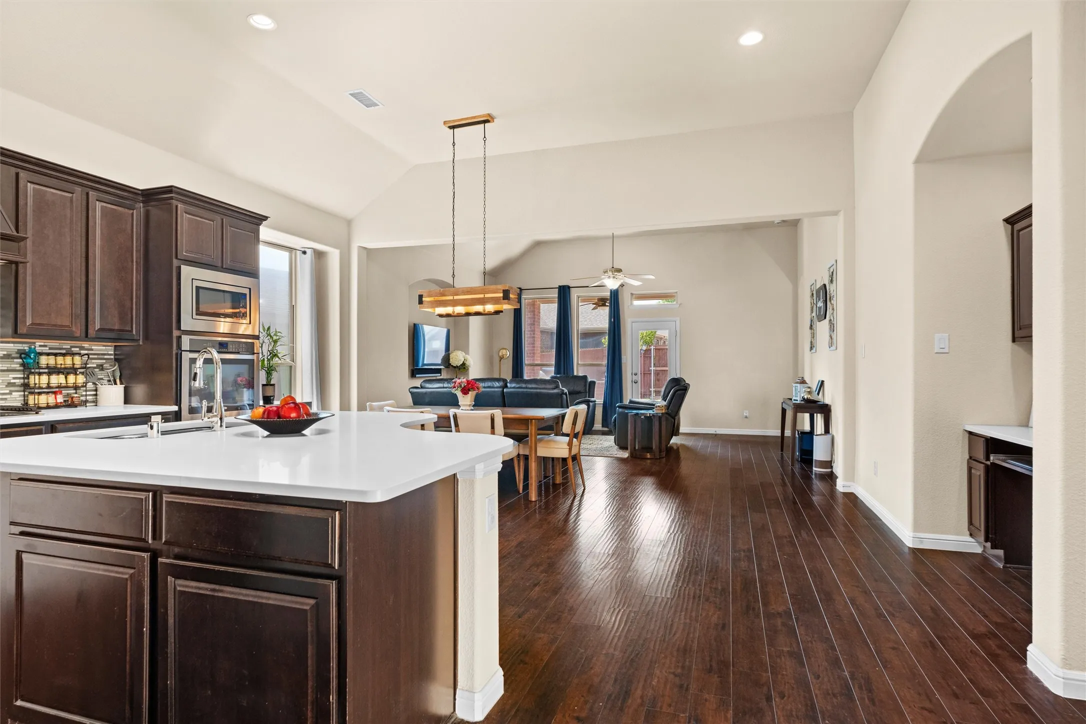 Single Family Residence For Sale in Denton County , 920 Goldenmist Drive, Little Elm, Texas 75068, 3 Bedroom, 3 Bathroom, 2 Garage spaces, 2,437 Sqft, built in 2014, Preowned, mls#21218287, Real Estate Agent in Little Elm, Homes For Sale in Denton county, Homes For Sale in Little Elm, Realtor in Little Elm Texas, Real Estate Brokerage Independent Realty Texas, Luminita Cordes Realtor