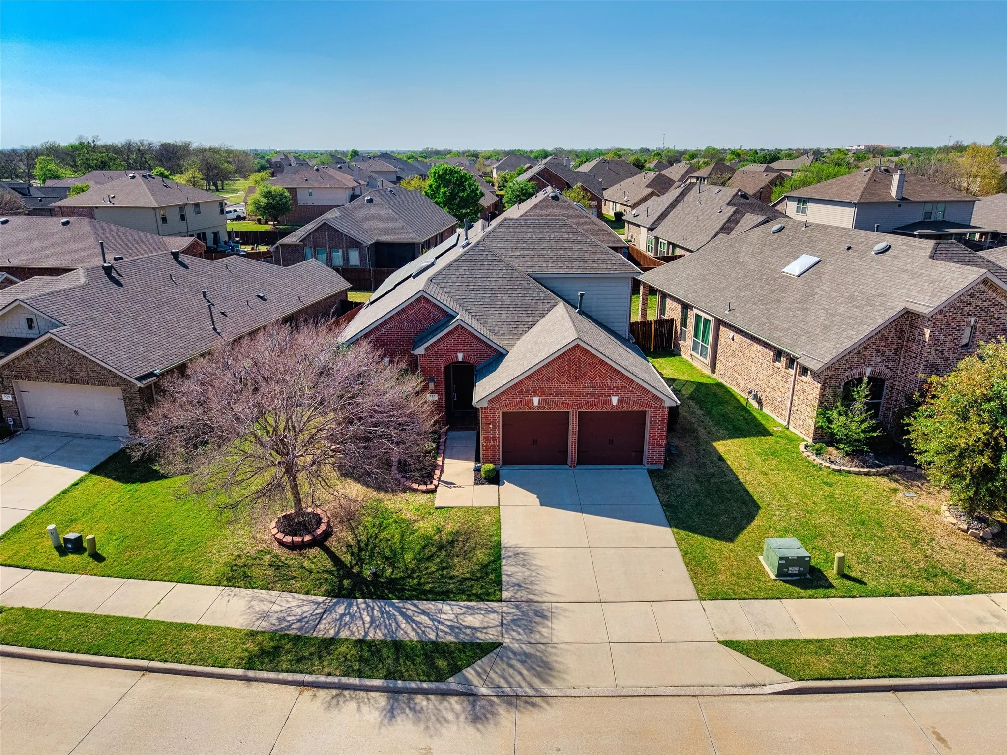 Single Family Residence For Sale in Denton County , 920 Goldenmist Drive, Little Elm, Texas 75068, 3 Bedroom, 3 Bathroom, 2 Garage spaces, 2,437 Sqft, built in 2014, Preowned, mls#21218287, Real Estate Agent in Little Elm, Homes For Sale in Denton county, Homes For Sale in Little Elm, Realtor in Little Elm Texas, Real Estate Brokerage Independent Realty Texas, Luminita Cordes Realtor