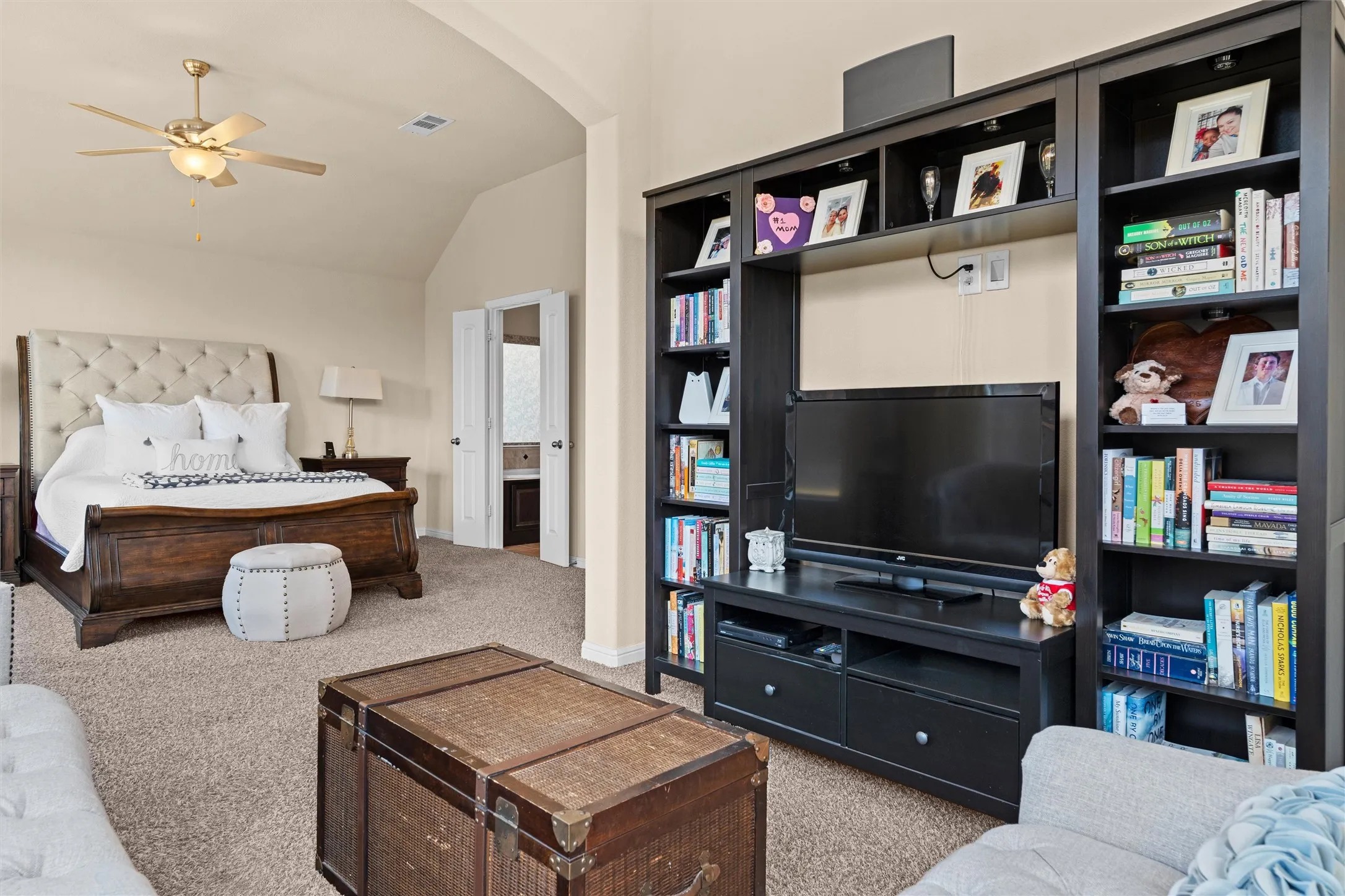 Single Family Residence For Sale in Denton County , 920 Goldenmist Drive, Little Elm, Texas 75068, 3 Bedroom, 3 Bathroom, 2 Garage spaces, 2,437 Sqft, built in 2014, Preowned, mls#21218287, Real Estate Agent in Little Elm, Homes For Sale in Denton county, Homes For Sale in Little Elm, Realtor in Little Elm Texas, Real Estate Brokerage Independent Realty Texas, Luminita Cordes Realtor
