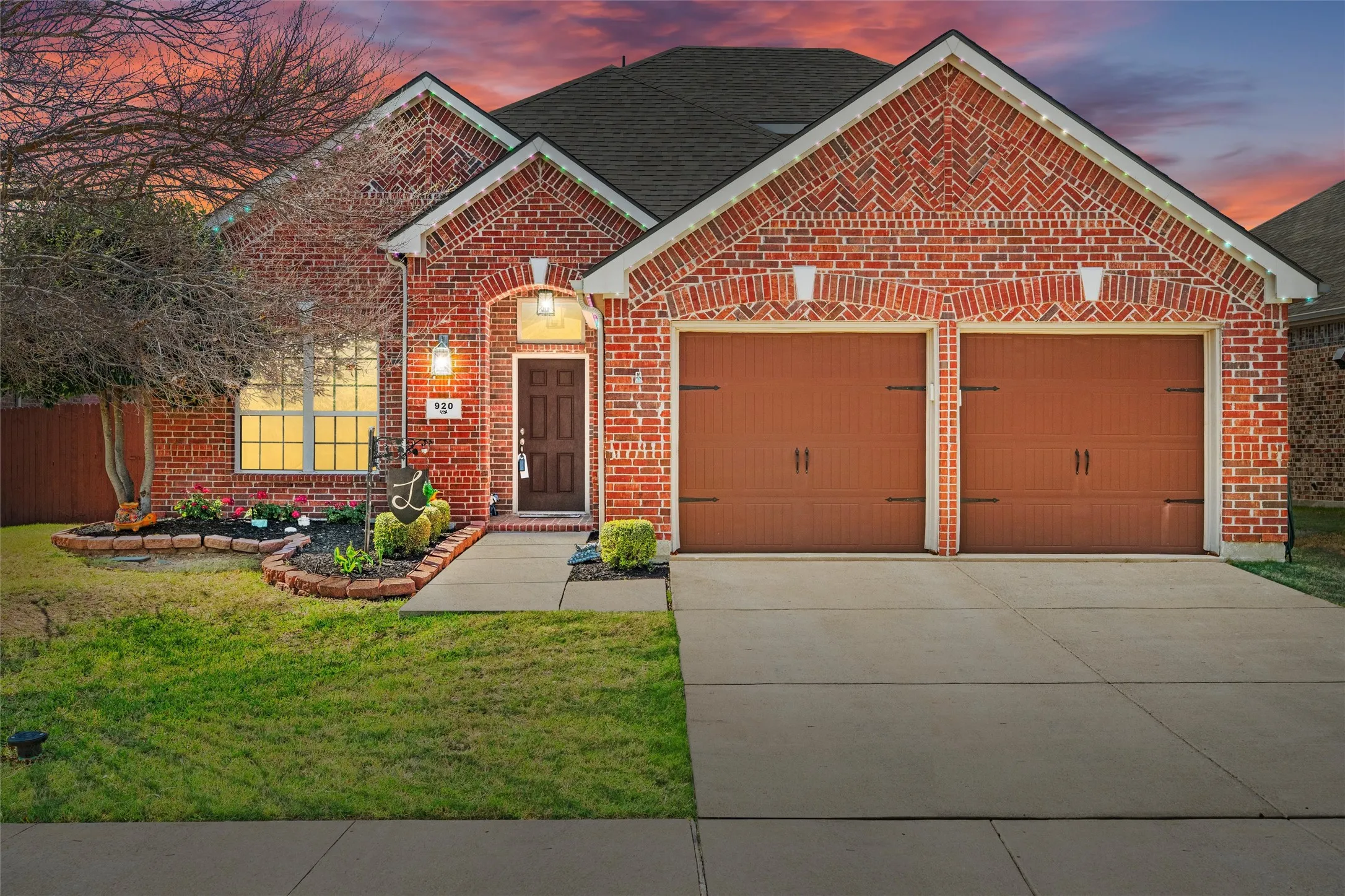 Single Family Residence For Sale in Denton County , 920 Goldenmist Drive, Little Elm, Texas 75068, 3 Bedroom, 3 Bathroom, 2 Garage spaces, 2,437 Sqft, built in 2014, Preowned, mls#21218287, Real Estate Agent in Little Elm, Homes For Sale in Denton county, Homes For Sale in Little Elm, Realtor in Little Elm Texas, Real Estate Brokerage Independent Realty Texas, Luminita Cordes Realtor