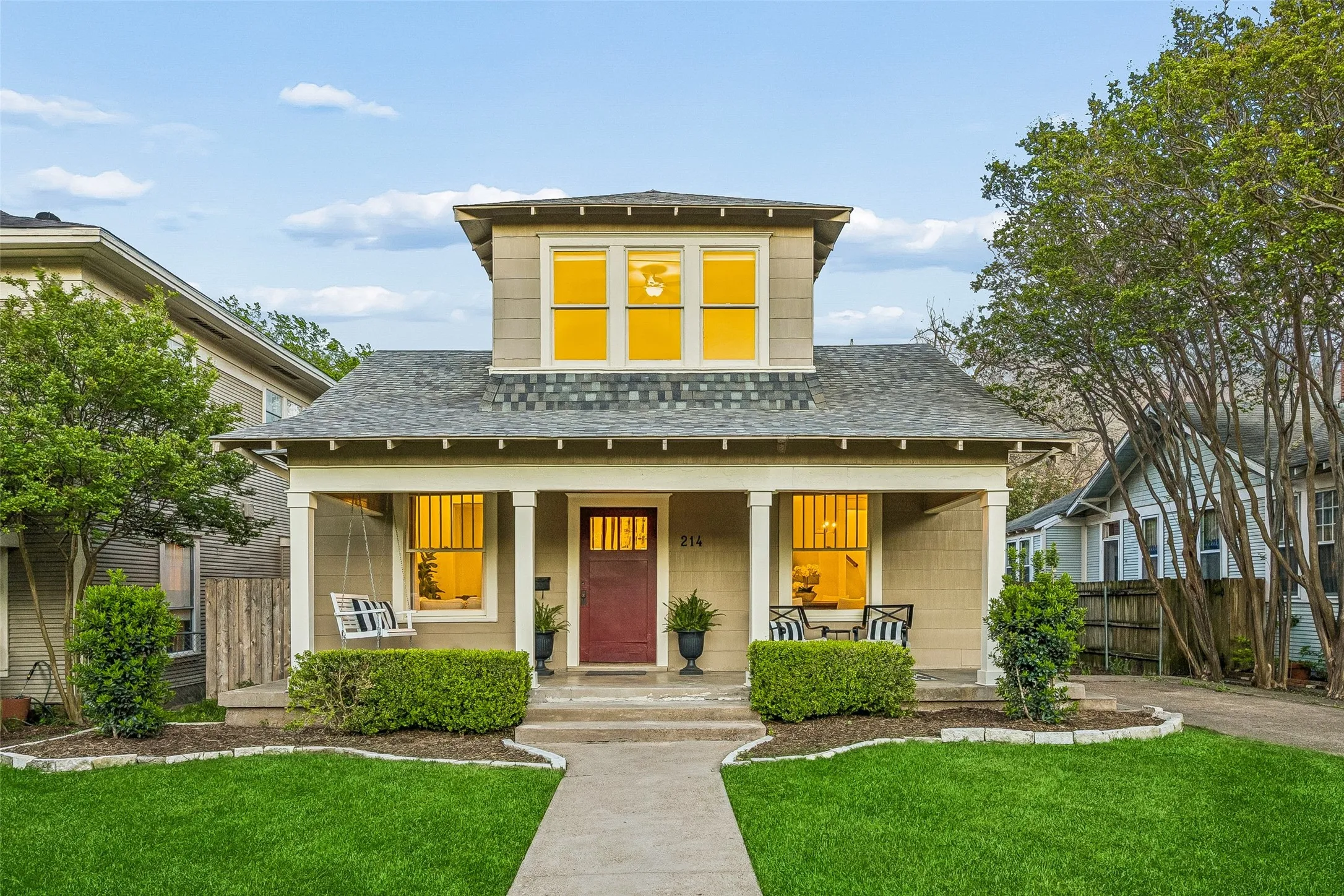Single Family Residence For Sale in Dallas County , 214 S Montclair Avenue, Dallas, Texas 75208, 3 Bedroom, 3 Bathroom, Garage spaces, 2,127 Sqft, built in 1927, Preowned, mls#21224014, Real Estate Agent in Dallas, Homes For Sale in Dallas county, Homes For Sale in Dallas, Realtor in Dallas Texas, Real Estate Brokerage Independent Realty Texas, Luminita Cordes Realtor