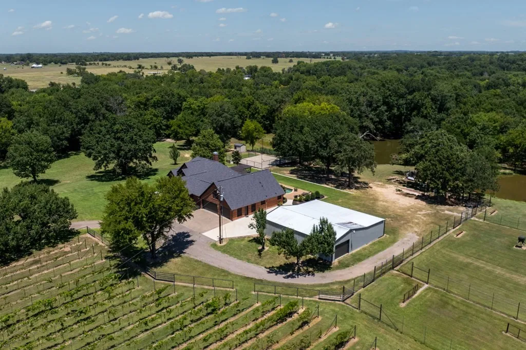 Single Family Residence For Sale in Van Zandt County , 1933 Vz County Road 2721, Mabank, Texas 75147, 5 Bedrooms, 4 Bathrooms, 3 Garage spaces, 3,433 Sqft, built in 1997, Price $1,695,000, mls#21225424, Real Estate Agent in Mabank, Homes For Sale in Van Zandt county, Homes For Sale in Mabank, Realtor in Mabank Texas, Real Estate Brokerage Independent Realty Texas, Luminita Cordes Realtor