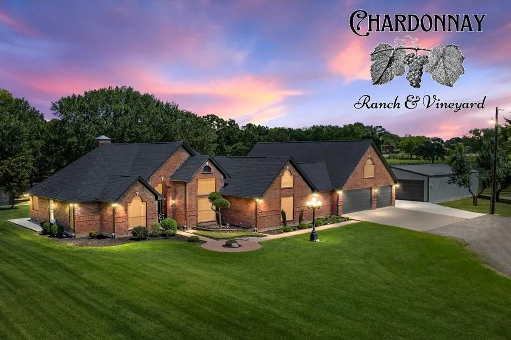 Single Family Residence For Sale in Van Zandt County , 1933 Vz County Road 2721, Mabank, Texas 75147, 5 Bedrooms, 4 Bathrooms, 3 Garage spaces, 3,433 Sqft, built in 1997, Price $1,695,000, mls#21225424, Real Estate Agent in Mabank, Homes For Sale in Van Zandt county, Homes For Sale in Mabank, Realtor in Mabank Texas, Real Estate Brokerage Independent Realty Texas, Luminita Cordes Realtor
