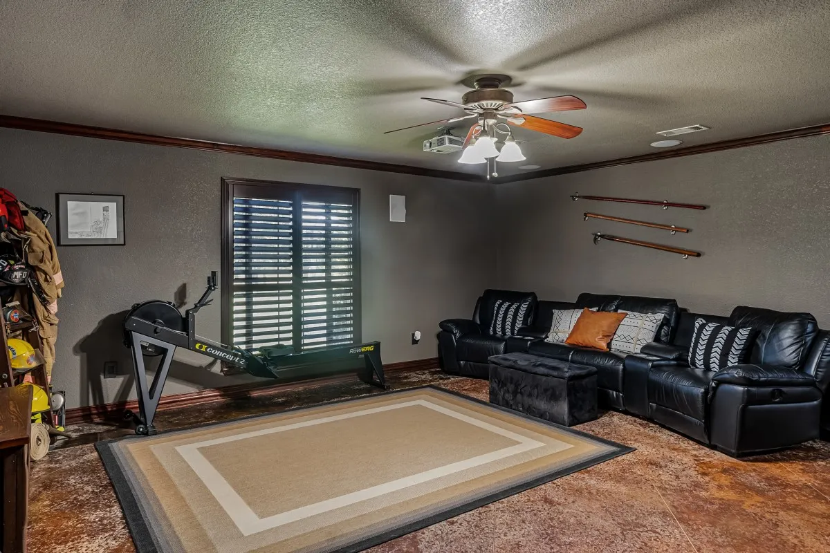 Single Family Residence For Sale in Van Zandt County , 1933 Vz County Road 2721, Mabank, Texas 75147, 5 Bedrooms, 4 Bathrooms, 3 Garage spaces, 3,433 Sqft, built in 1997, Price $1,695,000, mls#21225424, Real Estate Agent in Mabank, Homes For Sale in Van Zandt county, Homes For Sale in Mabank, Realtor in Mabank Texas, Real Estate Brokerage Independent Realty Texas, Luminita Cordes Realtor