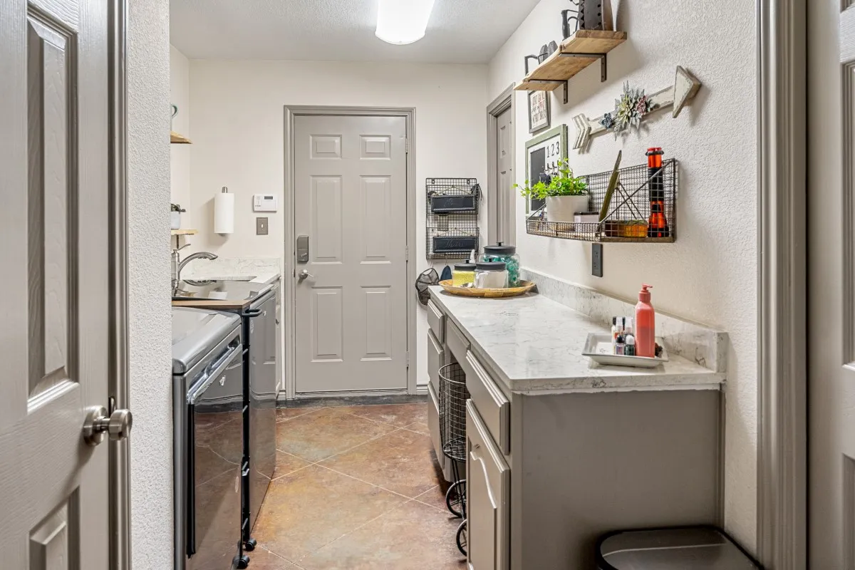 Single Family Residence For Sale in Van Zandt County , 1933 Vz County Road 2721, Mabank, Texas 75147, 5 Bedrooms, 4 Bathrooms, 3 Garage spaces, 3,433 Sqft, built in 1997, Price $1,695,000, mls#21225424, Real Estate Agent in Mabank, Homes For Sale in Van Zandt county, Homes For Sale in Mabank, Realtor in Mabank Texas, Real Estate Brokerage Independent Realty Texas, Luminita Cordes Realtor