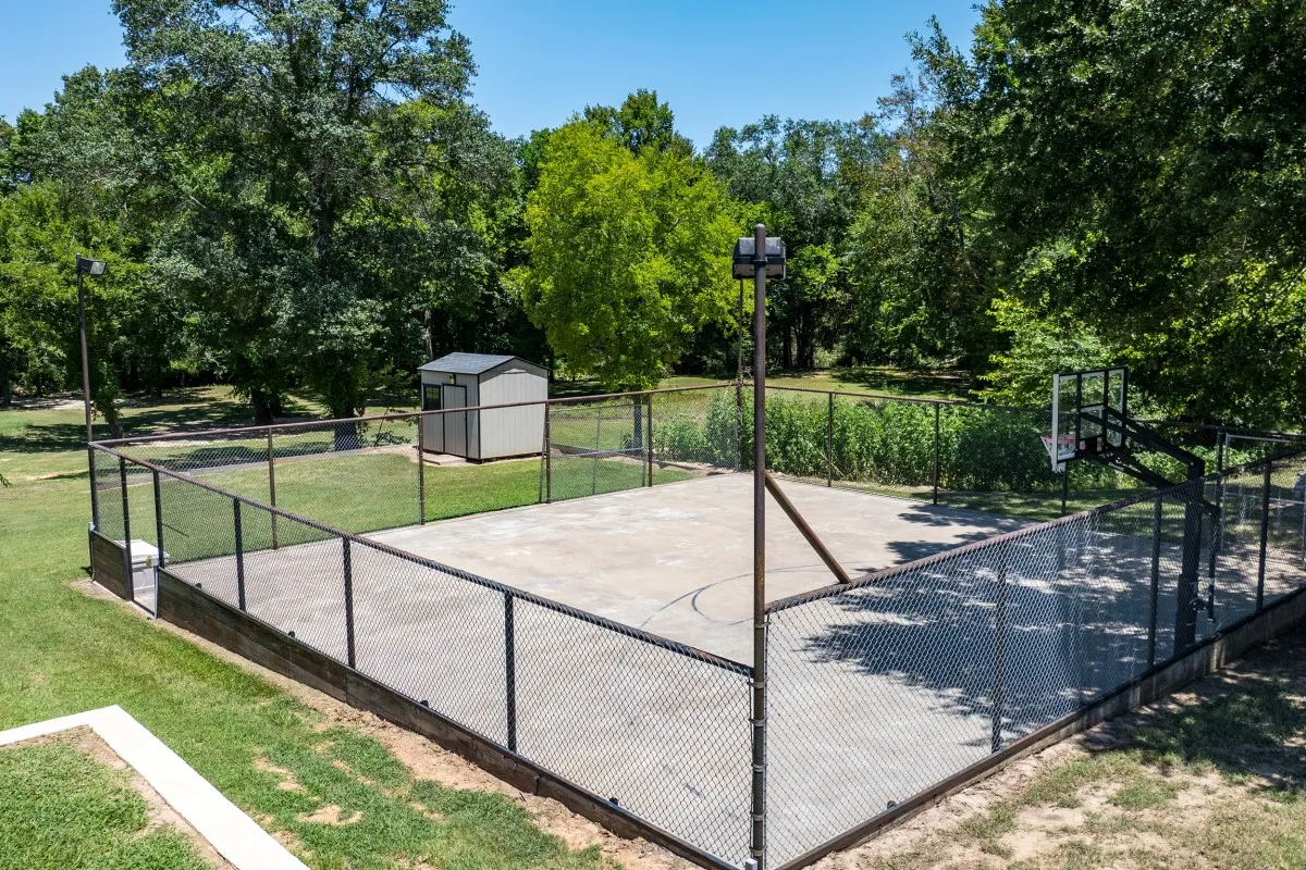 Single Family Residence For Sale in Van Zandt County , 1933 Vz County Road 2721, Mabank, Texas 75147, 5 Bedrooms, 4 Bathrooms, 3 Garage spaces, 3,433 Sqft, built in 1997, Price $1,695,000, mls#21225424, Real Estate Agent in Mabank, Homes For Sale in Van Zandt county, Homes For Sale in Mabank, Realtor in Mabank Texas, Real Estate Brokerage Independent Realty Texas, Luminita Cordes Realtor