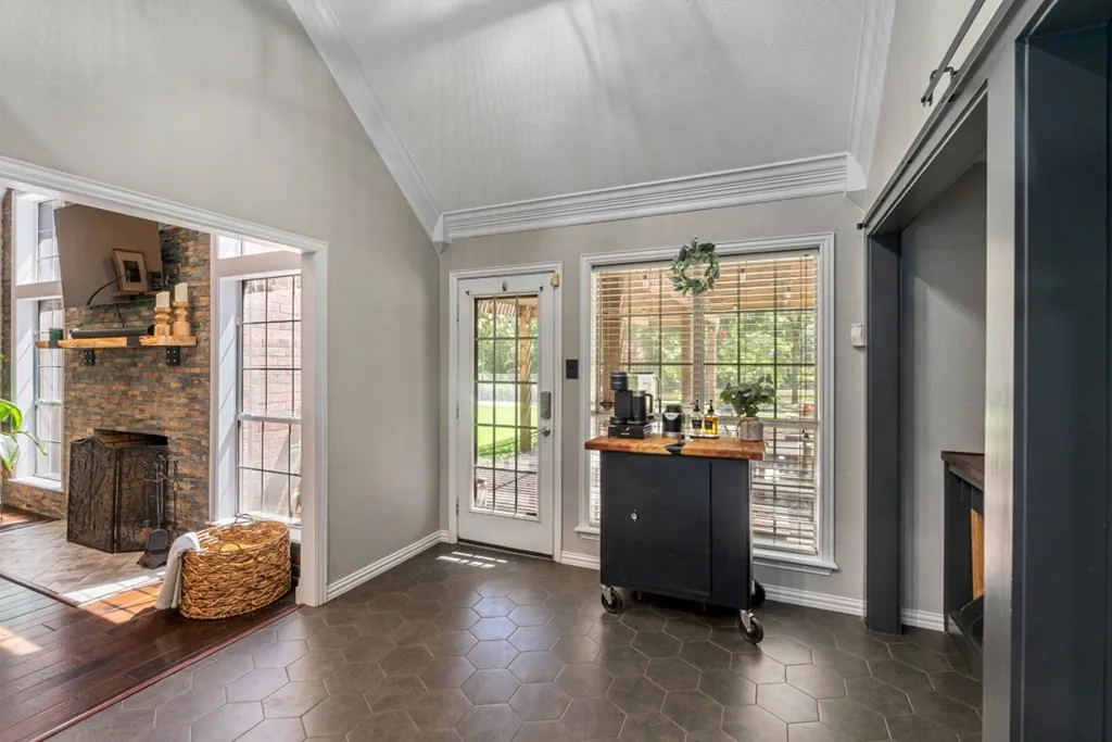 Single Family Residence For Sale in Van Zandt County , 1933 Vz County Road 2721, Mabank, Texas 75147, 5 Bedrooms, 4 Bathrooms, 3 Garage spaces, 3,433 Sqft, built in 1997, Price $1,695,000, mls#21225424, Real Estate Agent in Mabank, Homes For Sale in Van Zandt county, Homes For Sale in Mabank, Realtor in Mabank Texas, Real Estate Brokerage Independent Realty Texas, Luminita Cordes Realtor