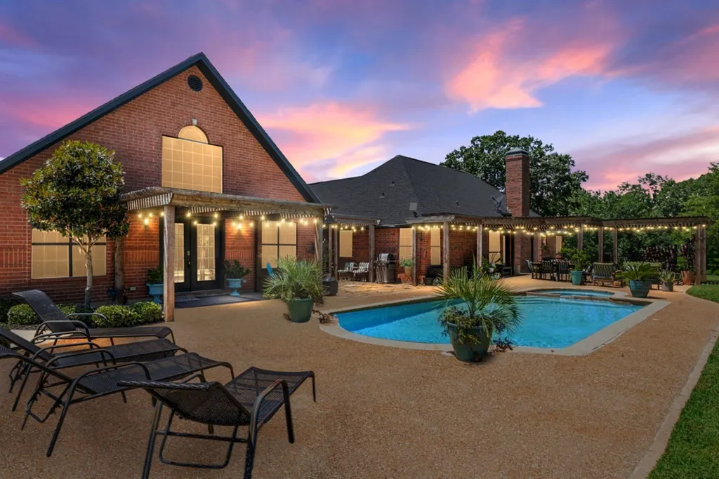 Single Family Residence For Sale in Van Zandt County , 1933 Vz County Road 2721, Mabank, Texas 75147, 5 Bedrooms, 4 Bathrooms, 3 Garage spaces, 3,433 Sqft, built in 1997, Price $1,695,000, mls#21225424, Real Estate Agent in Mabank, Homes For Sale in Van Zandt county, Homes For Sale in Mabank, Realtor in Mabank Texas, Real Estate Brokerage Independent Realty Texas, Luminita Cordes Realtor