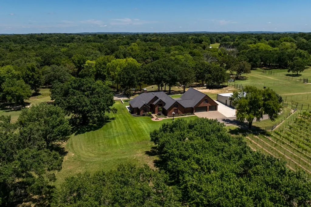 Single Family Residence For Sale in Van Zandt County , 1933 Vz County Road 2721, Mabank, Texas 75147, 5 Bedrooms, 4 Bathrooms, 3 Garage spaces, 3,433 Sqft, built in 1997, Price $1,695,000, mls#21225424, Real Estate Agent in Mabank, Homes For Sale in Van Zandt county, Homes For Sale in Mabank, Realtor in Mabank Texas, Real Estate Brokerage Independent Realty Texas, Luminita Cordes Realtor