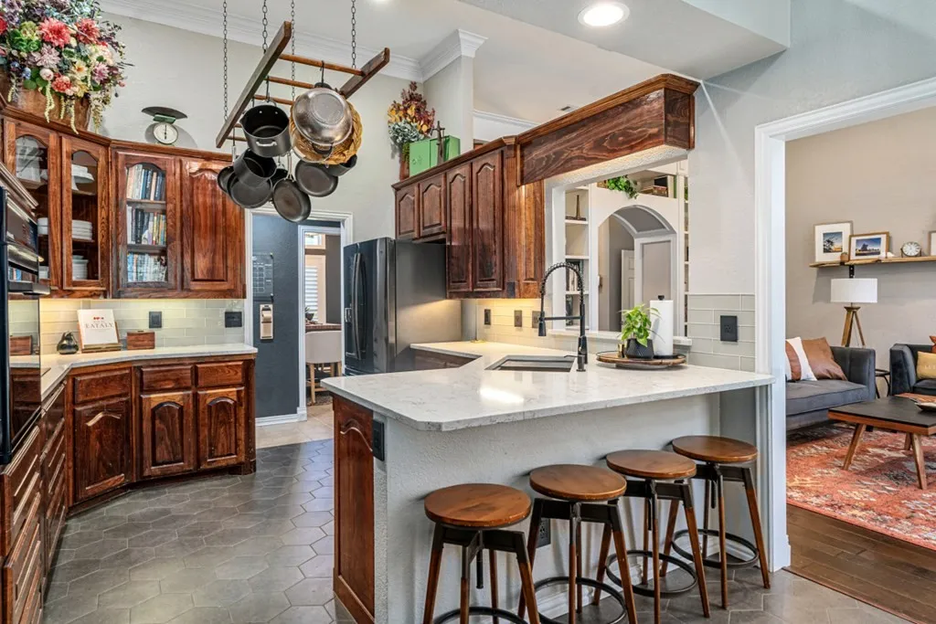 Single Family Residence For Sale in Van Zandt County , 1933 Vz County Road 2721, Mabank, Texas 75147, 5 Bedrooms, 4 Bathrooms, 3 Garage spaces, 3,433 Sqft, built in 1997, Price $1,695,000, mls#21225424, Real Estate Agent in Mabank, Homes For Sale in Van Zandt county, Homes For Sale in Mabank, Realtor in Mabank Texas, Real Estate Brokerage Independent Realty Texas, Luminita Cordes Realtor