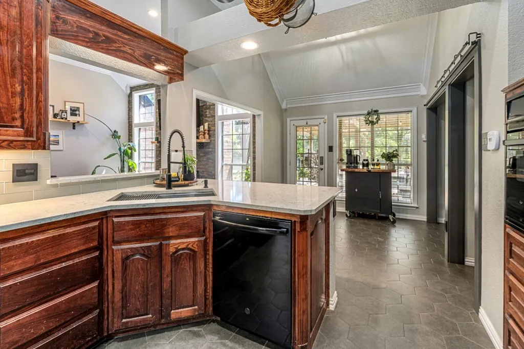 Single Family Residence For Sale in Van Zandt County , 1933 Vz County Road 2721, Mabank, Texas 75147, 5 Bedrooms, 4 Bathrooms, 3 Garage spaces, 3,433 Sqft, built in 1997, Price $1,695,000, mls#21225424, Real Estate Agent in Mabank, Homes For Sale in Van Zandt county, Homes For Sale in Mabank, Realtor in Mabank Texas, Real Estate Brokerage Independent Realty Texas, Luminita Cordes Realtor