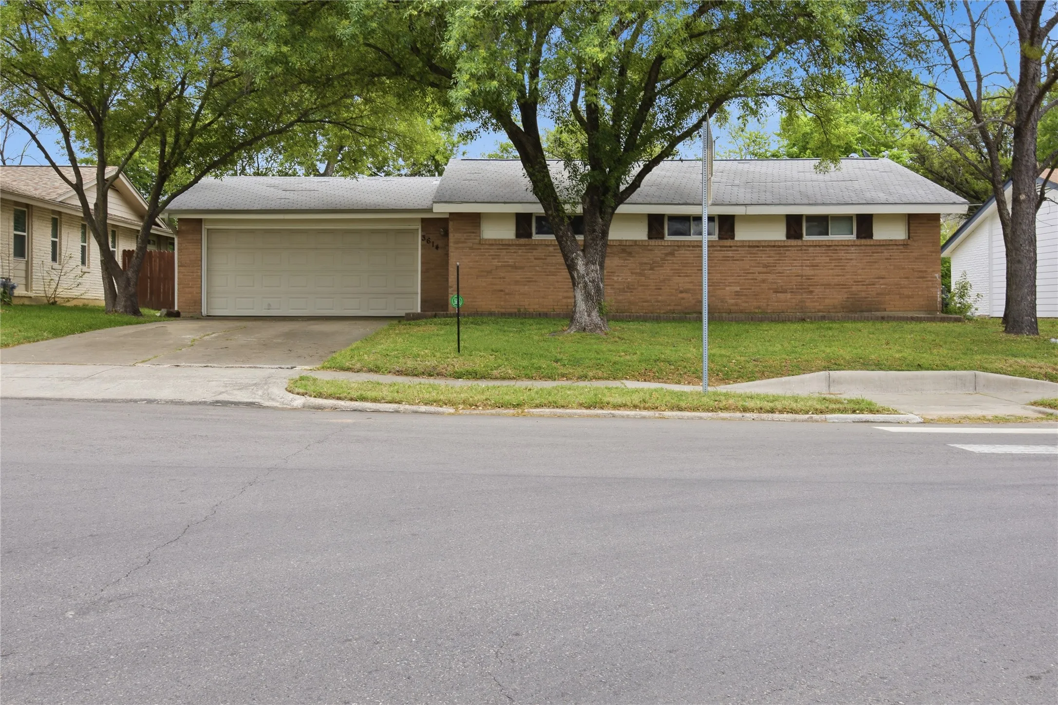 Single Family Residence For Sale in Dallas County , 3614 Windsor Street, Irving, Texas 75062, 3 Bedroom, 2 Bathroom, 2 Garage spaces, 1,314 Sqft, built in 1960, Preowned, mls#21218356, Real Estate Agent in Irving, Homes For Sale in Dallas county, Homes For Sale in Irving, Realtor in Irving Texas, Real Estate Brokerage Independent Realty Texas, Luminita Cordes Realtor